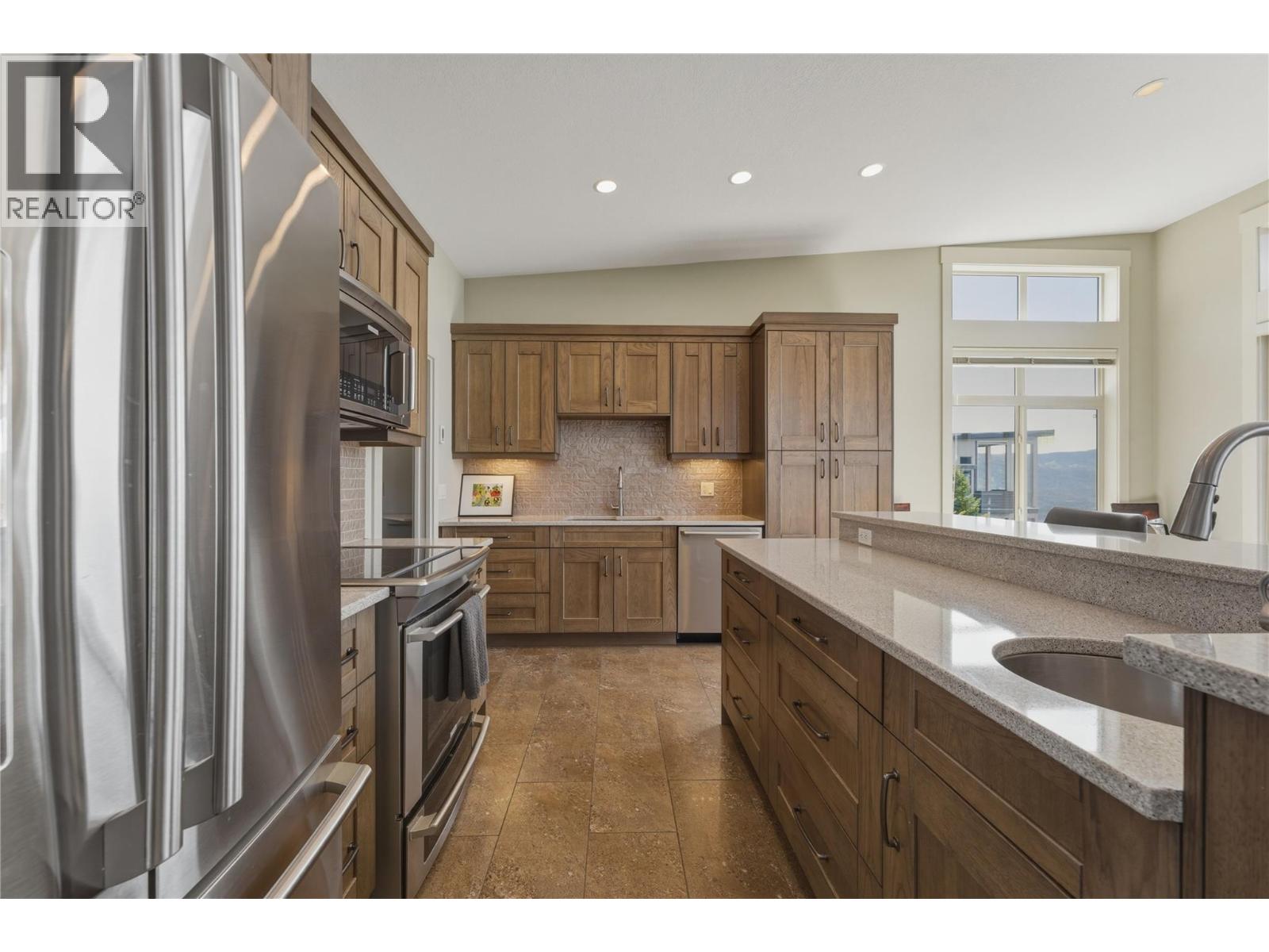8964 Davidson Place, Vernon, British Columbia  V1H 2K9 - Photo 10 - 10396469