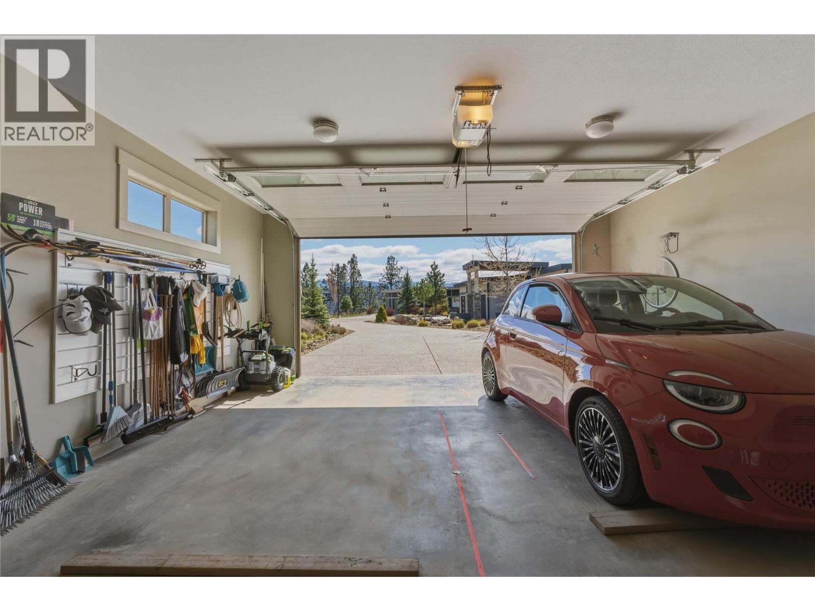 8964 Davidson Place, Vernon, British Columbia  V1H 2K9 - Photo 16 - 10396469