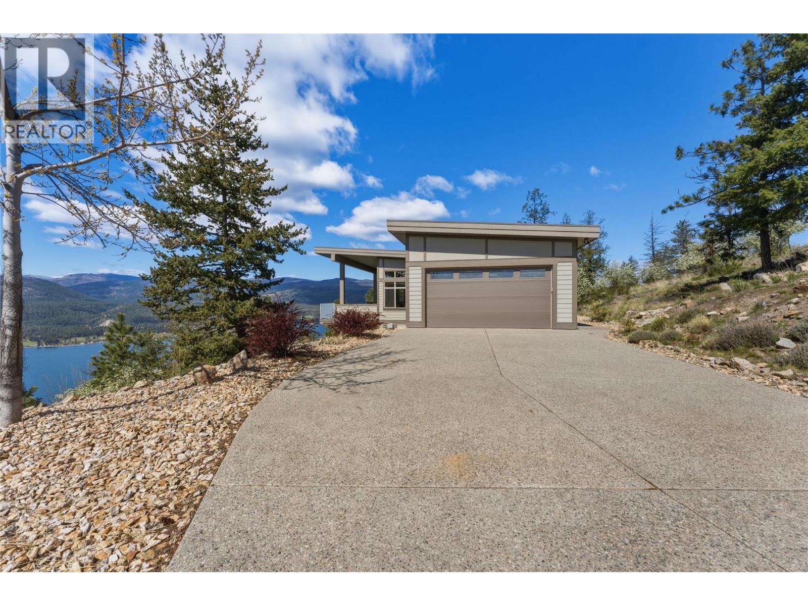 8964 Davidson Place, Vernon, British Columbia  V1H 2K9 - Photo 3 - 10396469