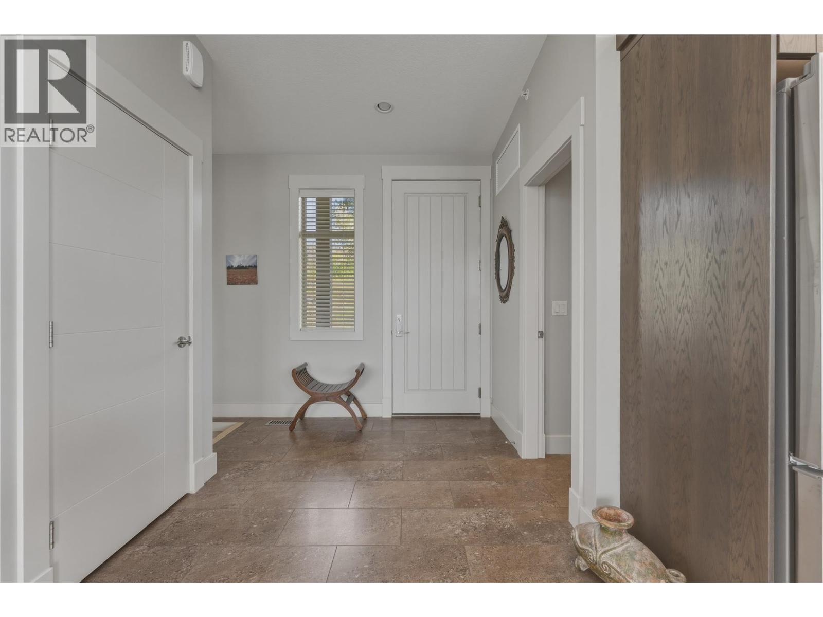8964 Davidson Place, Vernon, British Columbia  V1H 2K9 - Photo 6 - 10396469