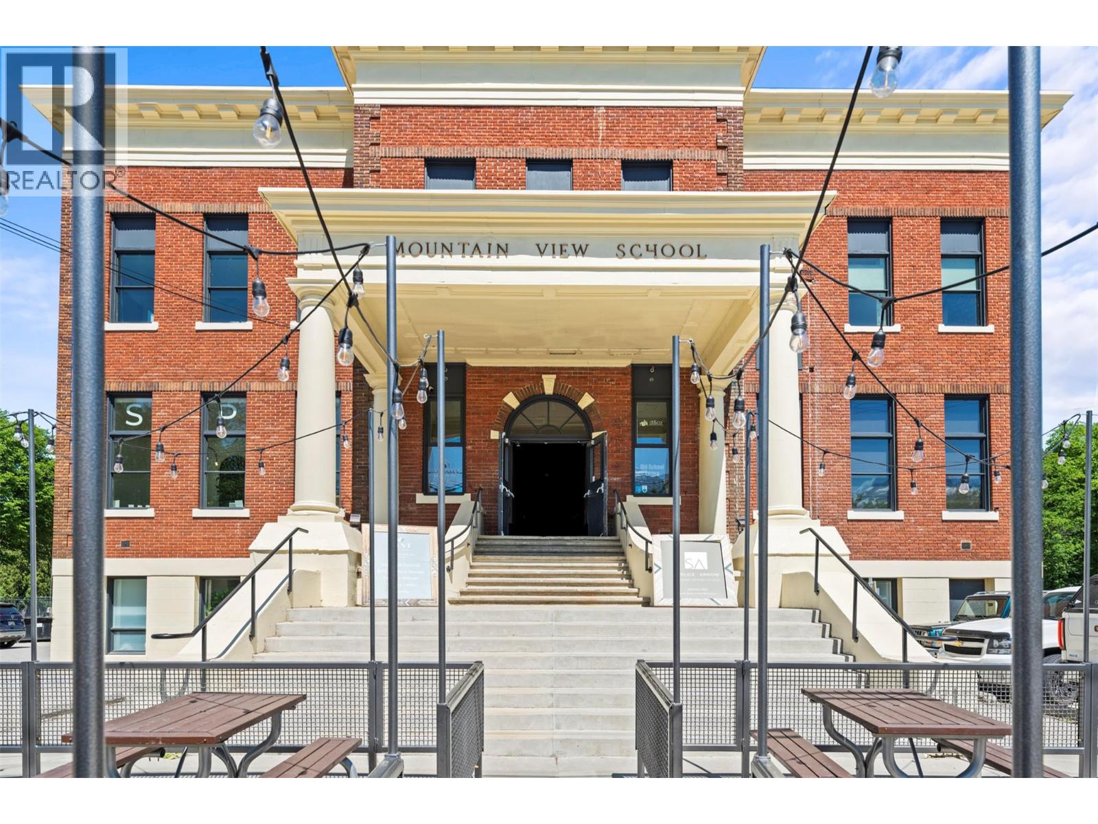 616 Third Street W, Revelstoke, British Columbia  V1E 0B4 - Photo 5 - 10352878