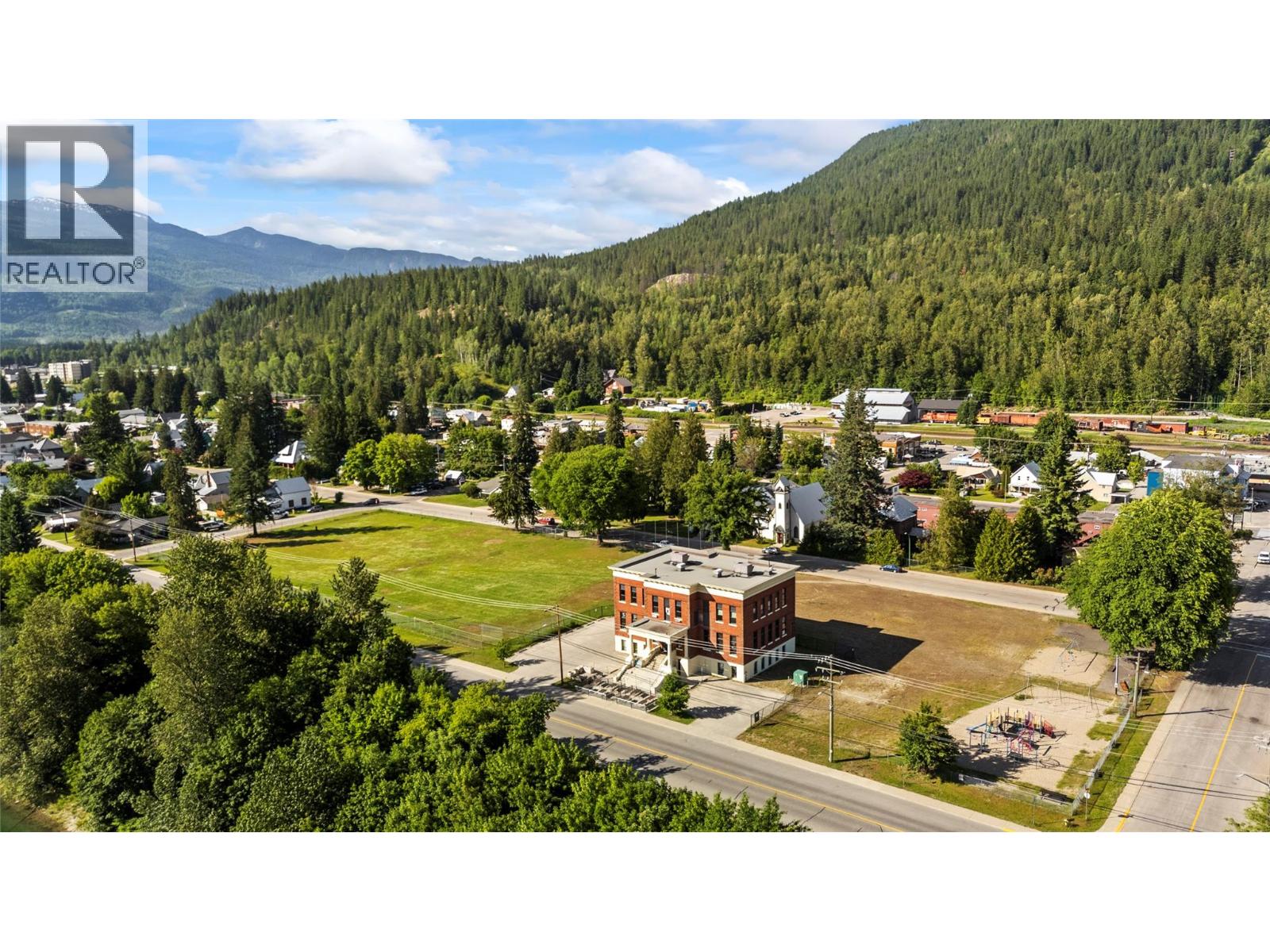 616 Third Street W, Revelstoke, British Columbia  V1E 0B4 - Photo 65 - 10352878