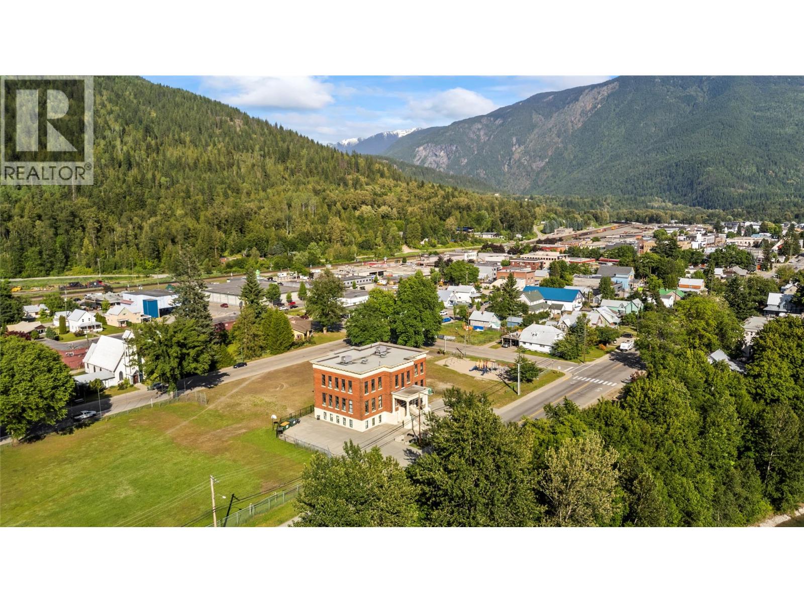 616 Third Street W, Revelstoke, British Columbia  V1E 0B4 - Photo 66 - 10352878