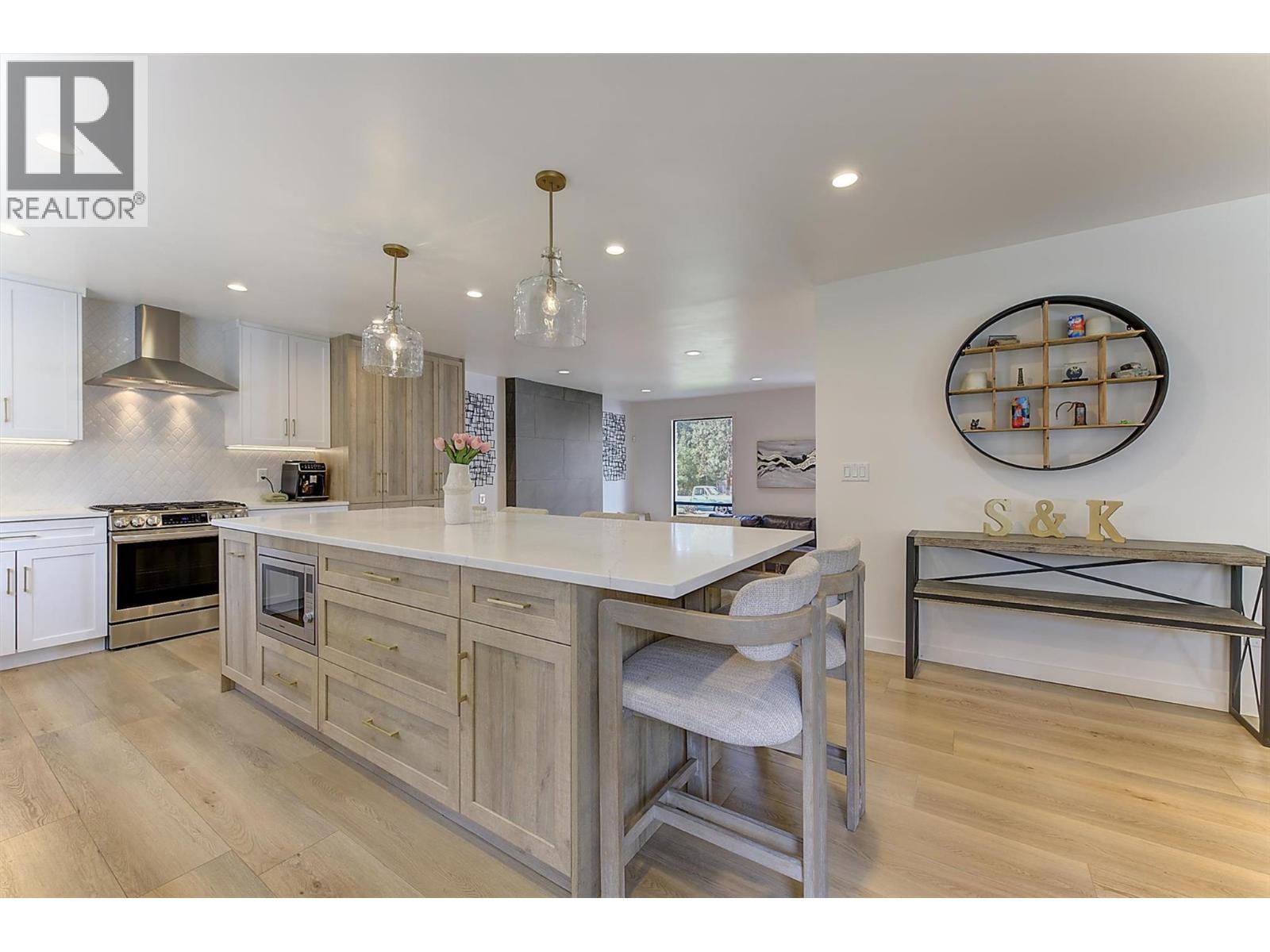 687 Barnaby Road, Kelowna, British Columbia  V1W 4N8 - Photo 12 - 10396384
