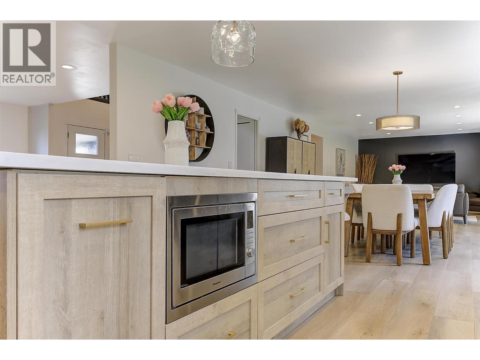 687 Barnaby Road, Kelowna, British Columbia  V1W 4N8 - Photo 16 - 10396384