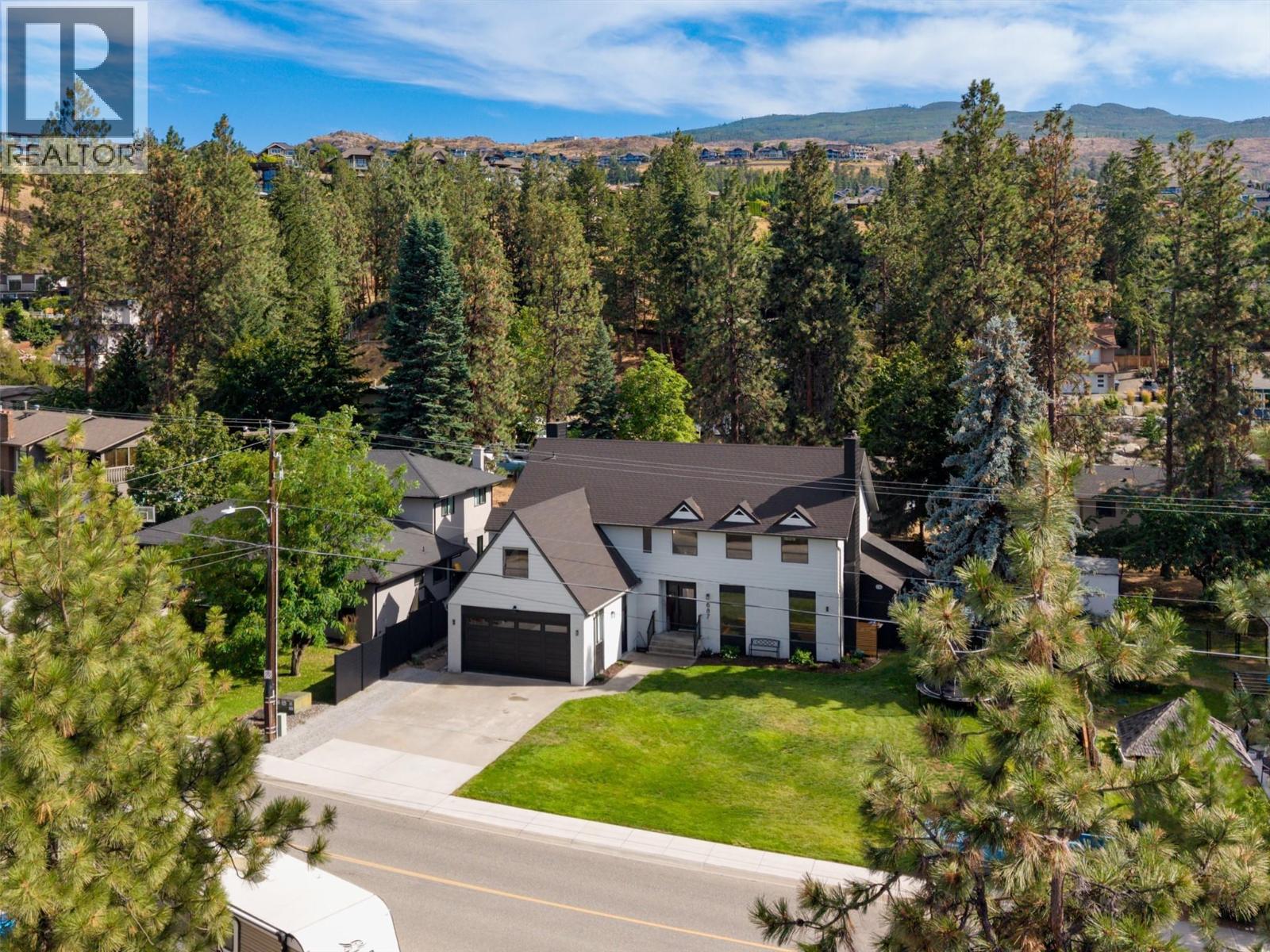 687 Barnaby Road, Kelowna, British Columbia  V1W 4N8 - Photo 2 - 10396384