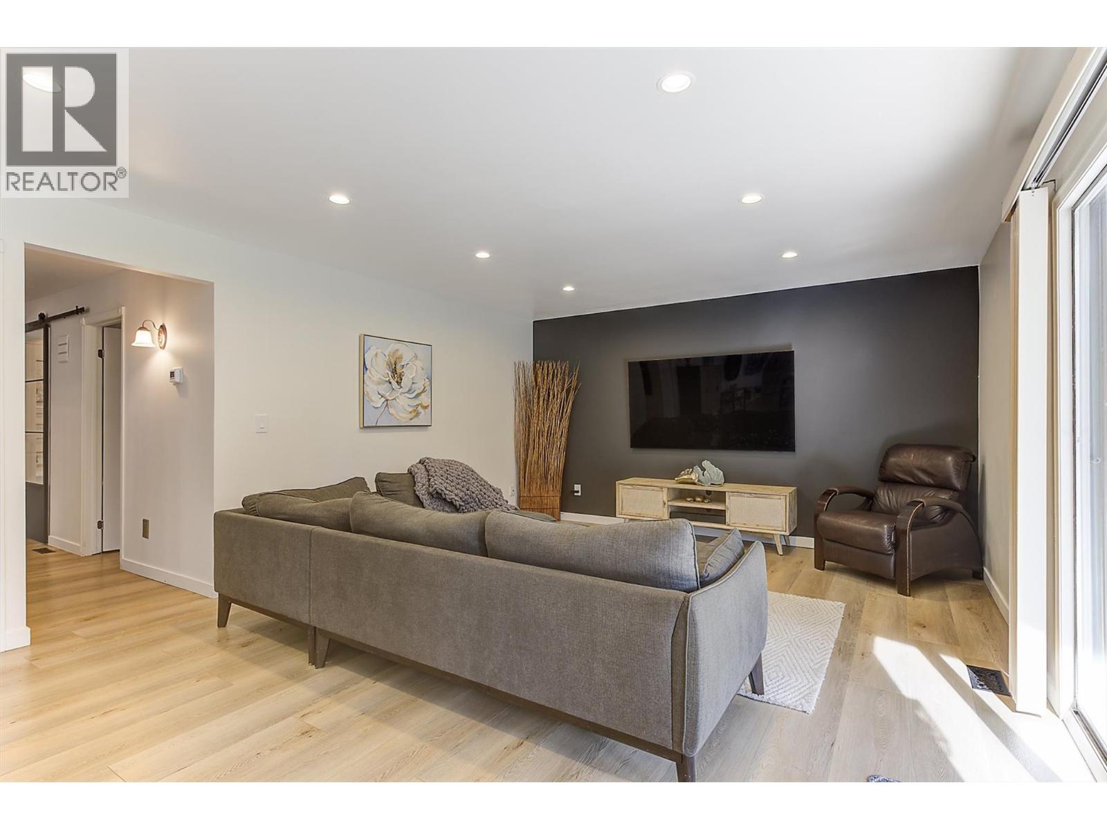 687 Barnaby Road, Kelowna, British Columbia  V1W 4N8 - Photo 22 - 10396384