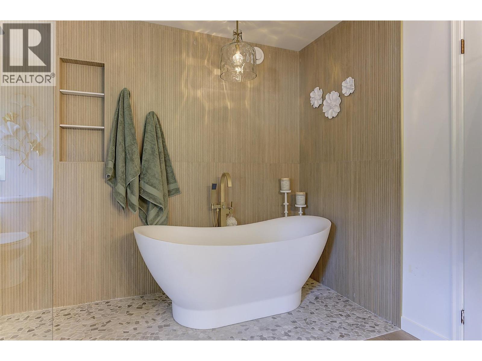 687 Barnaby Road, Kelowna, British Columbia  V1W 4N8 - Photo 40 - 10396384