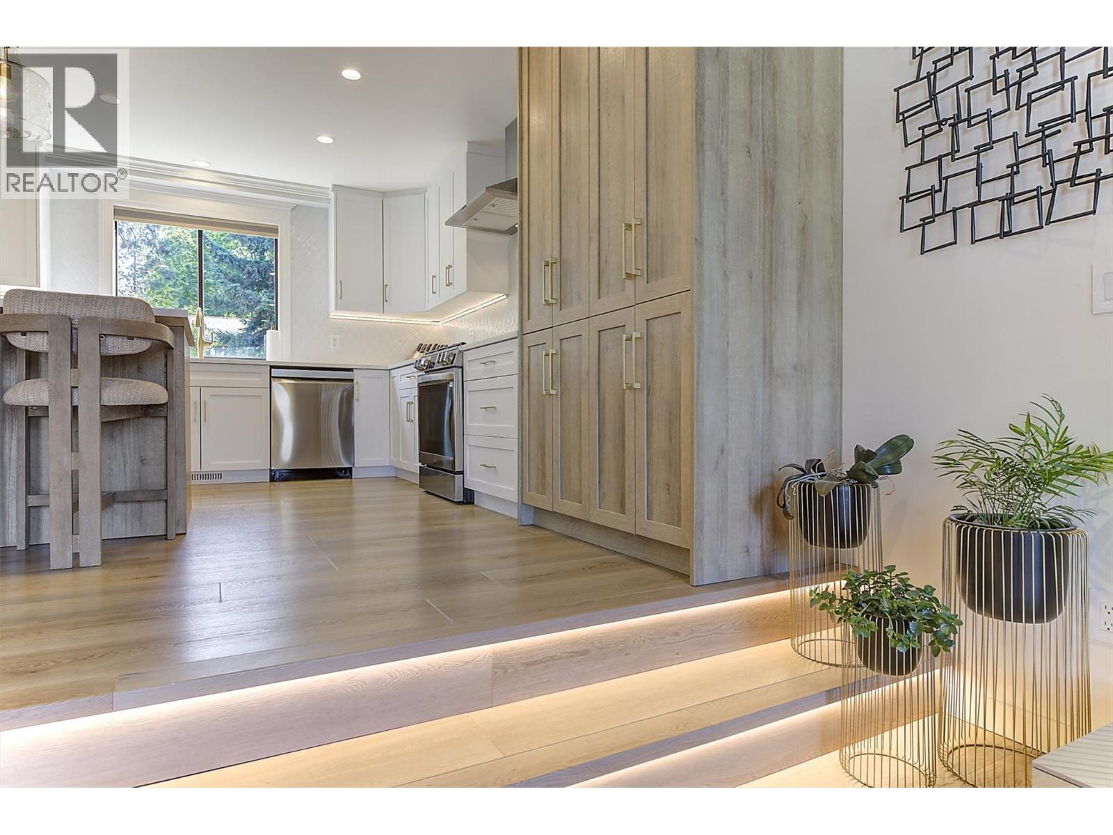 687 Barnaby Road, Kelowna, British Columbia  V1W 4N8 - Photo 9 - 10396384