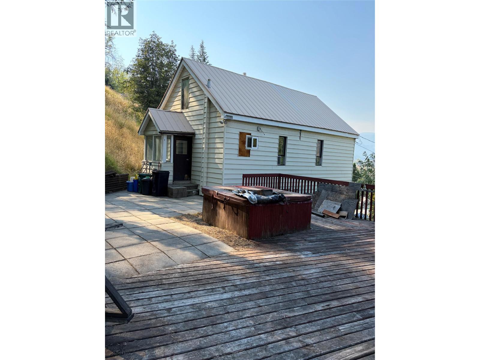 626 Hendry Street, Trail, British Columbia  V1R 3J3 - Photo 2 - 10395887
