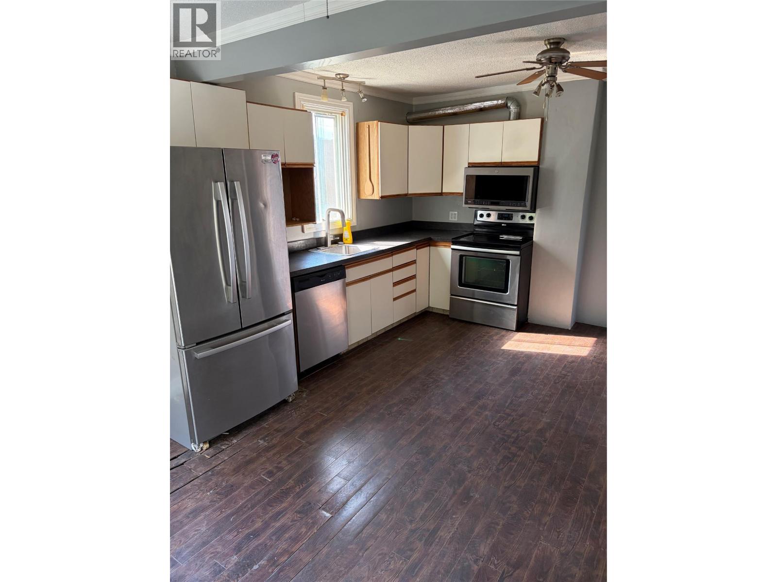 626 Hendry Street, Trail, British Columbia  V1R 3J3 - Photo 7 - 10395887