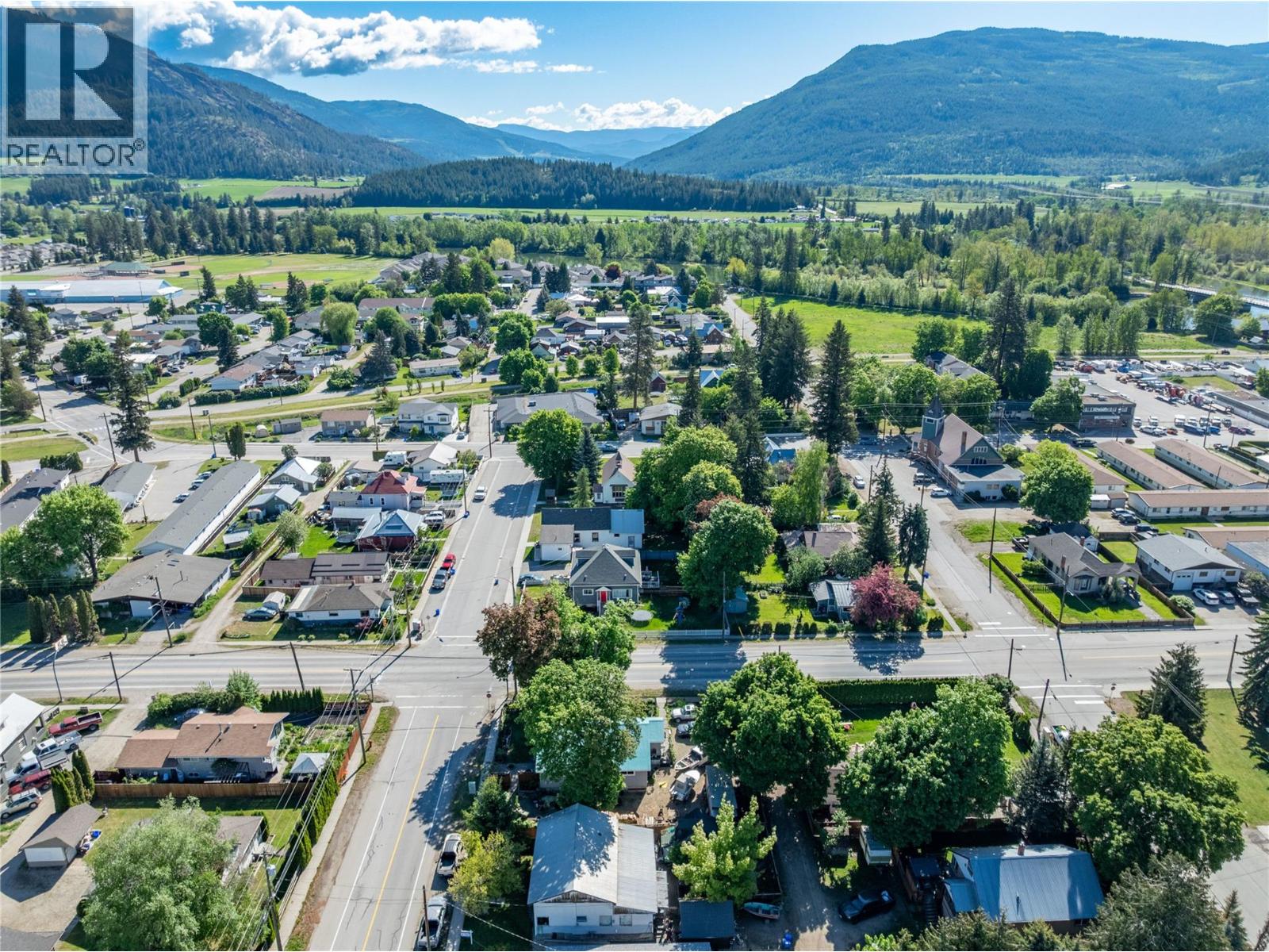 704 Knight Avenue, Enderby, British Columbia  V0E 1V0 - Photo 2 - 10396492