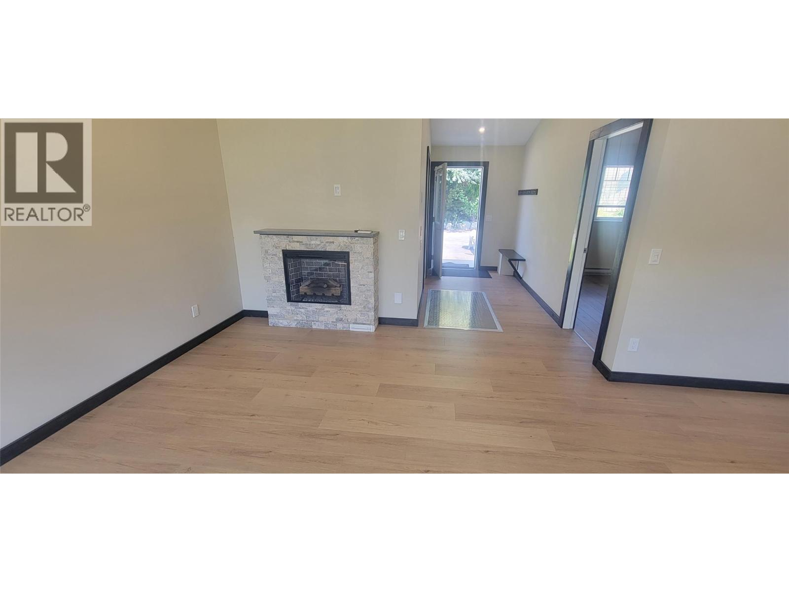 611 Casley Court Unit# 3, New Denver, British Columbia  V0G 1S1 - Photo 5 - 10396221