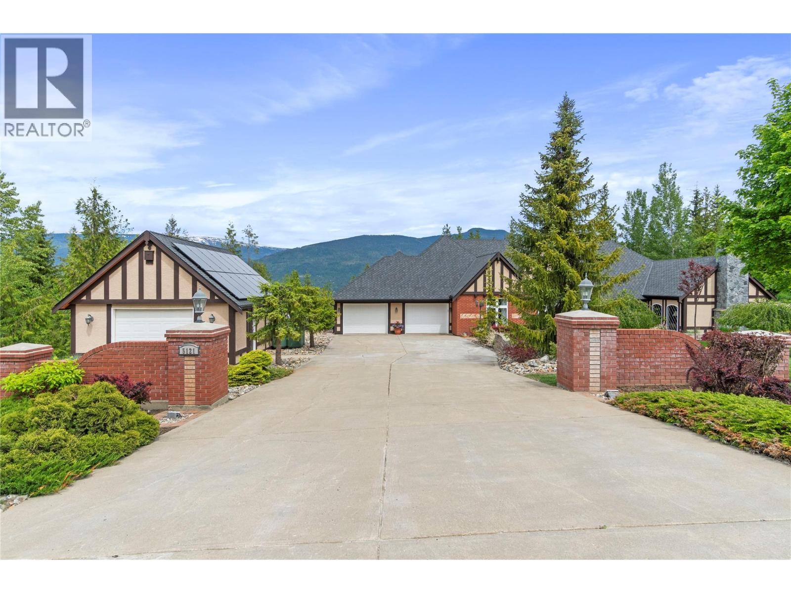 5121 Ivy Road, Eagle Bay, British Columbia  V0E 1T0 - Photo 1 - 10396229