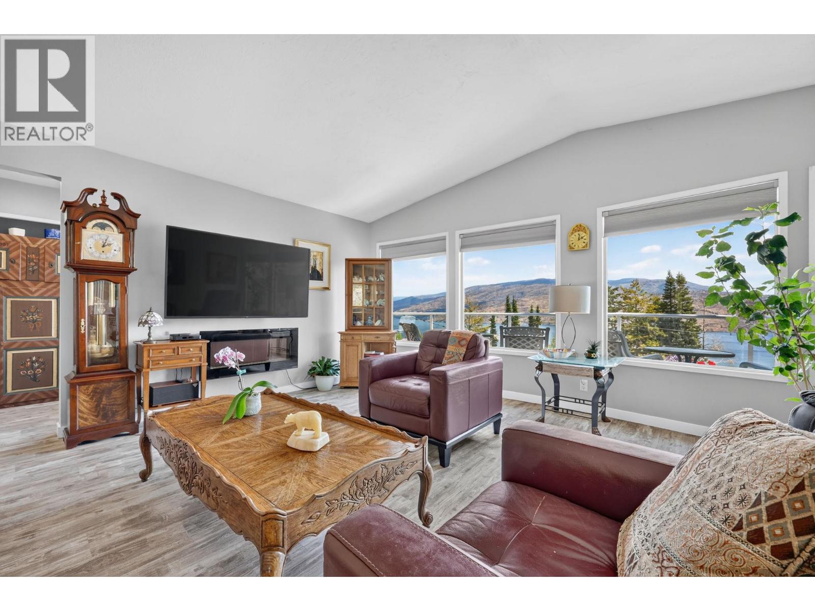 5868 Macgregor Road, Peachland, British Columbia  V0H 1X4 - Photo 5 - 10395254