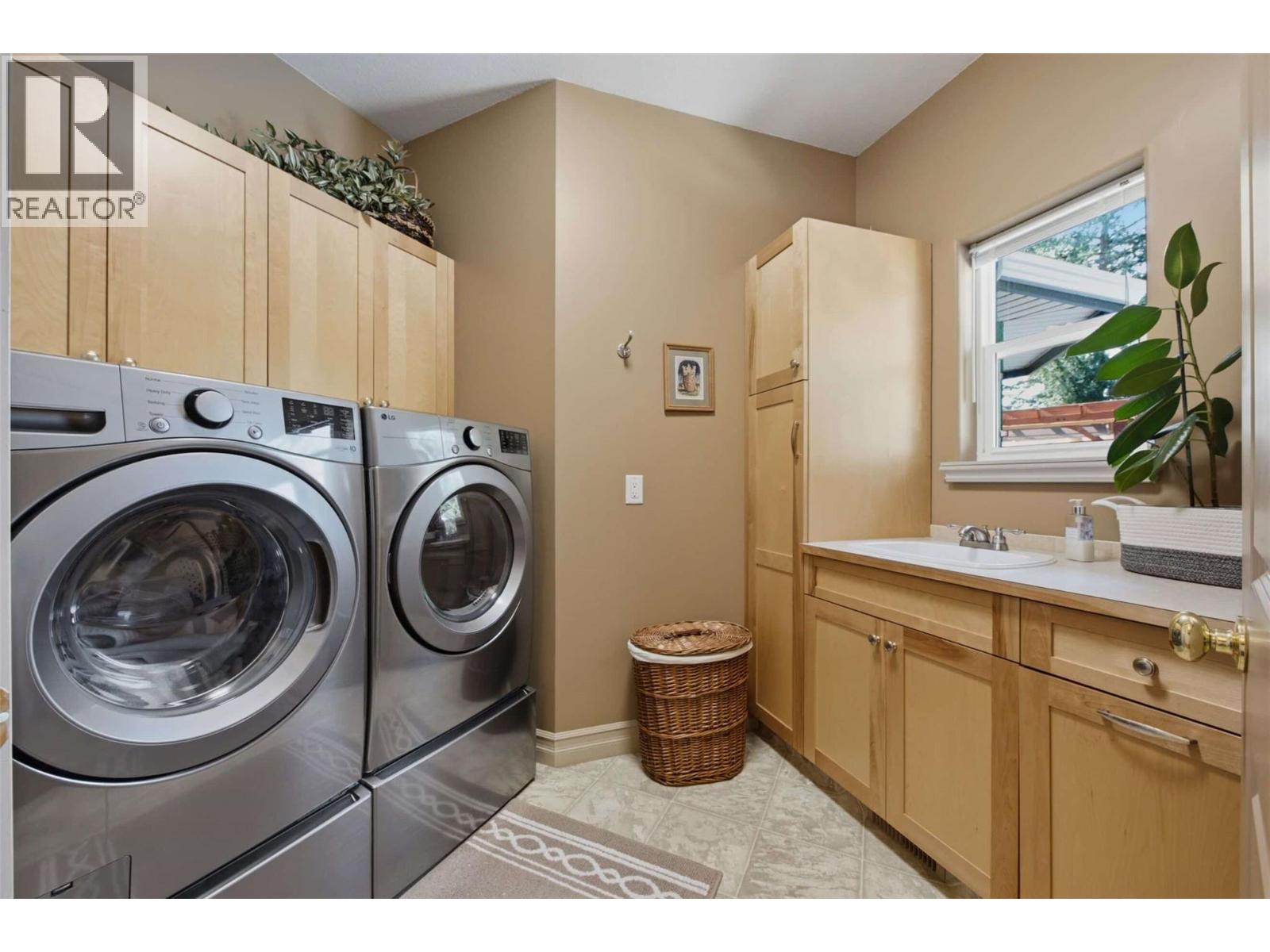 594 Mountain Drive, Vernon, British Columbia  V1H 2B7 - Photo 33 - 10395204