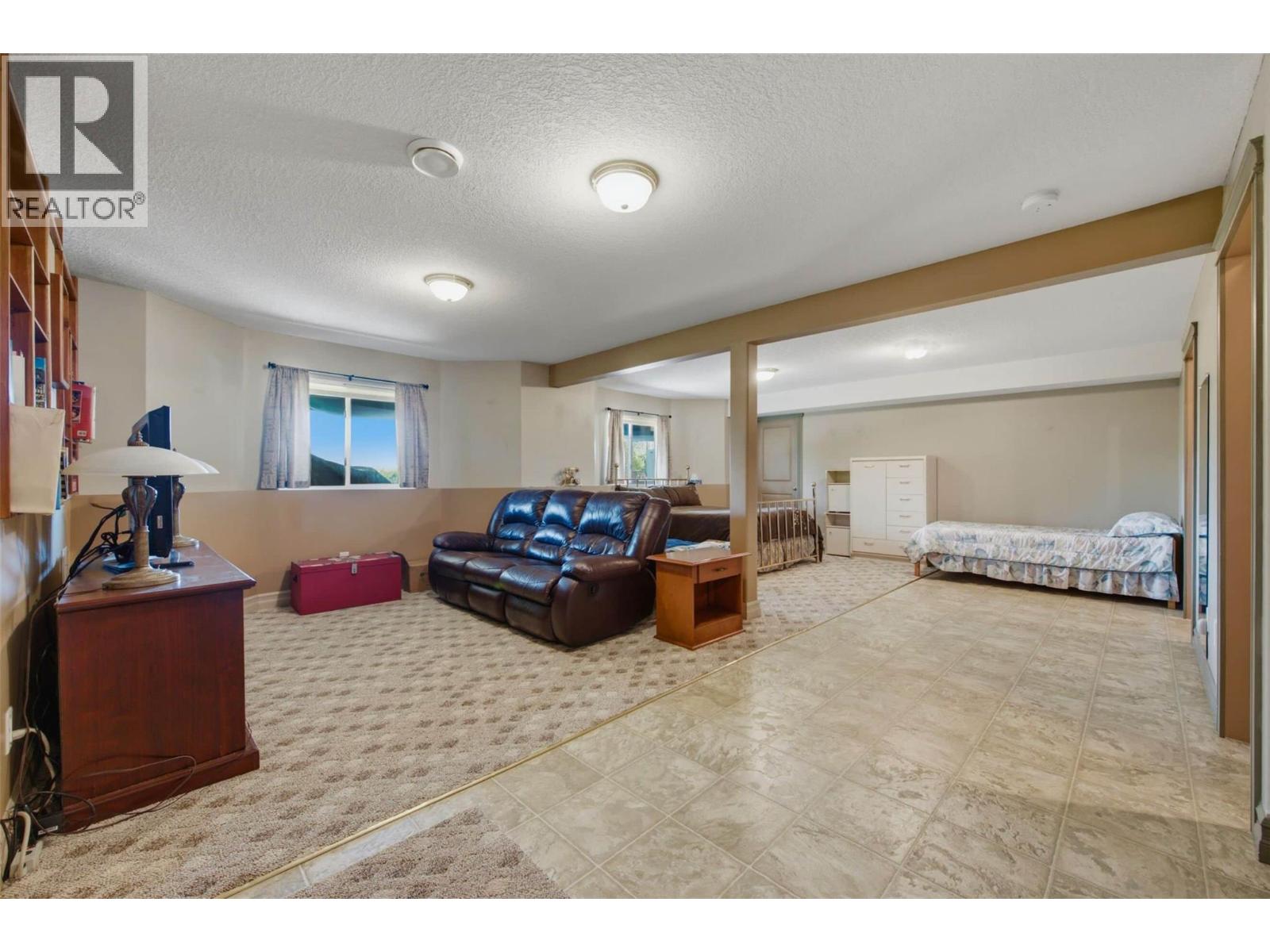 594 Mountain Drive, Vernon, British Columbia  V1H 2B7 - Photo 43 - 10395204