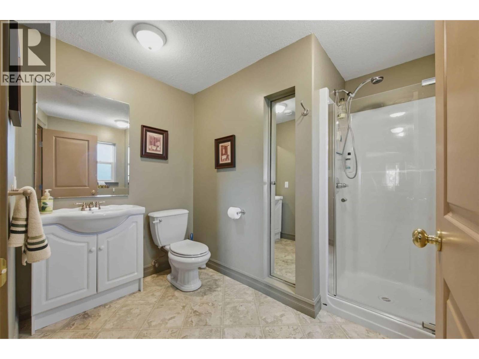 594 Mountain Drive, Vernon, British Columbia  V1H 2B7 - Photo 47 - 10395204