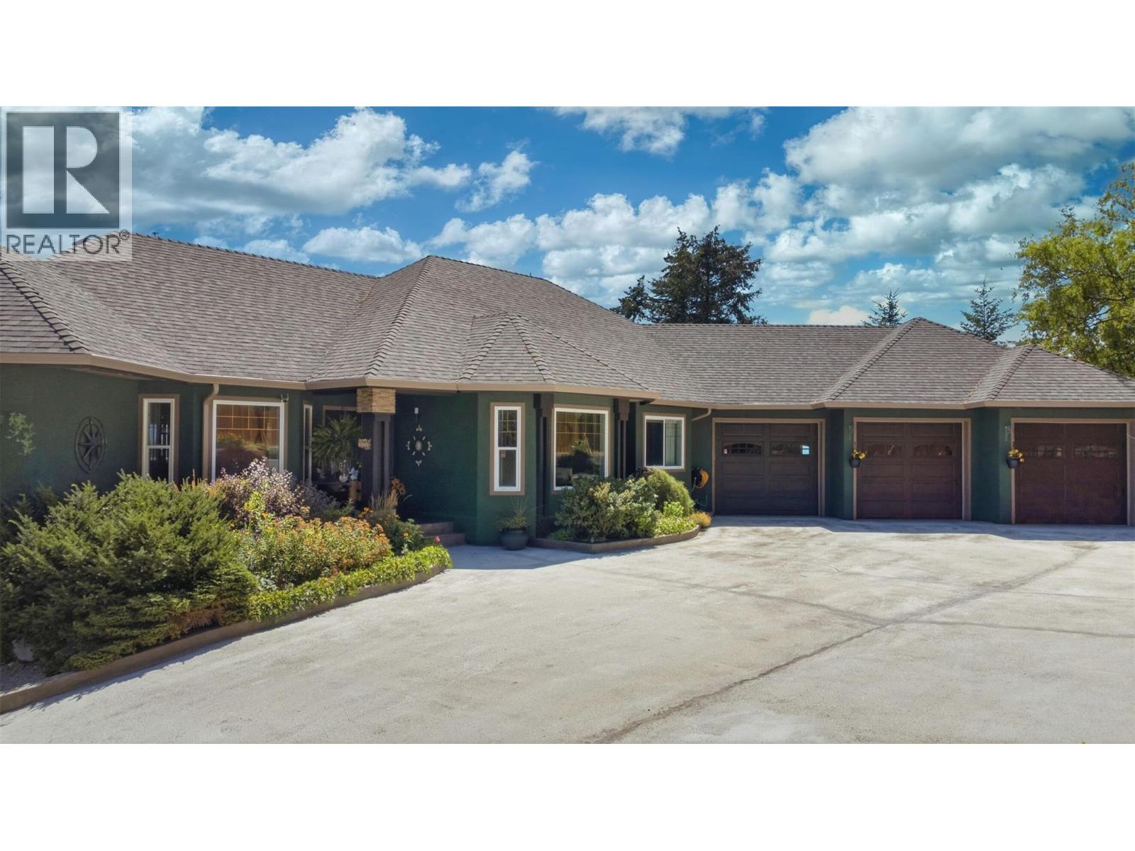 594 Mountain Drive, Vernon, British Columbia  V1H 2B7 - Photo 52 - 10395204