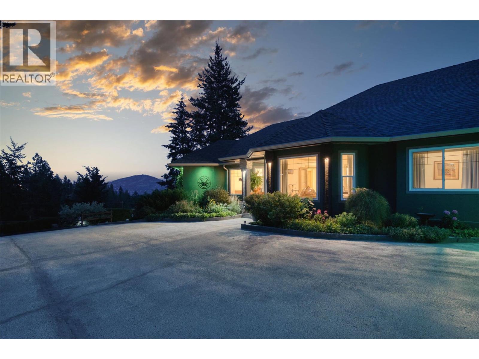 594 Mountain Drive, Vernon, British Columbia  V1H 2B7 - Photo 53 - 10395204