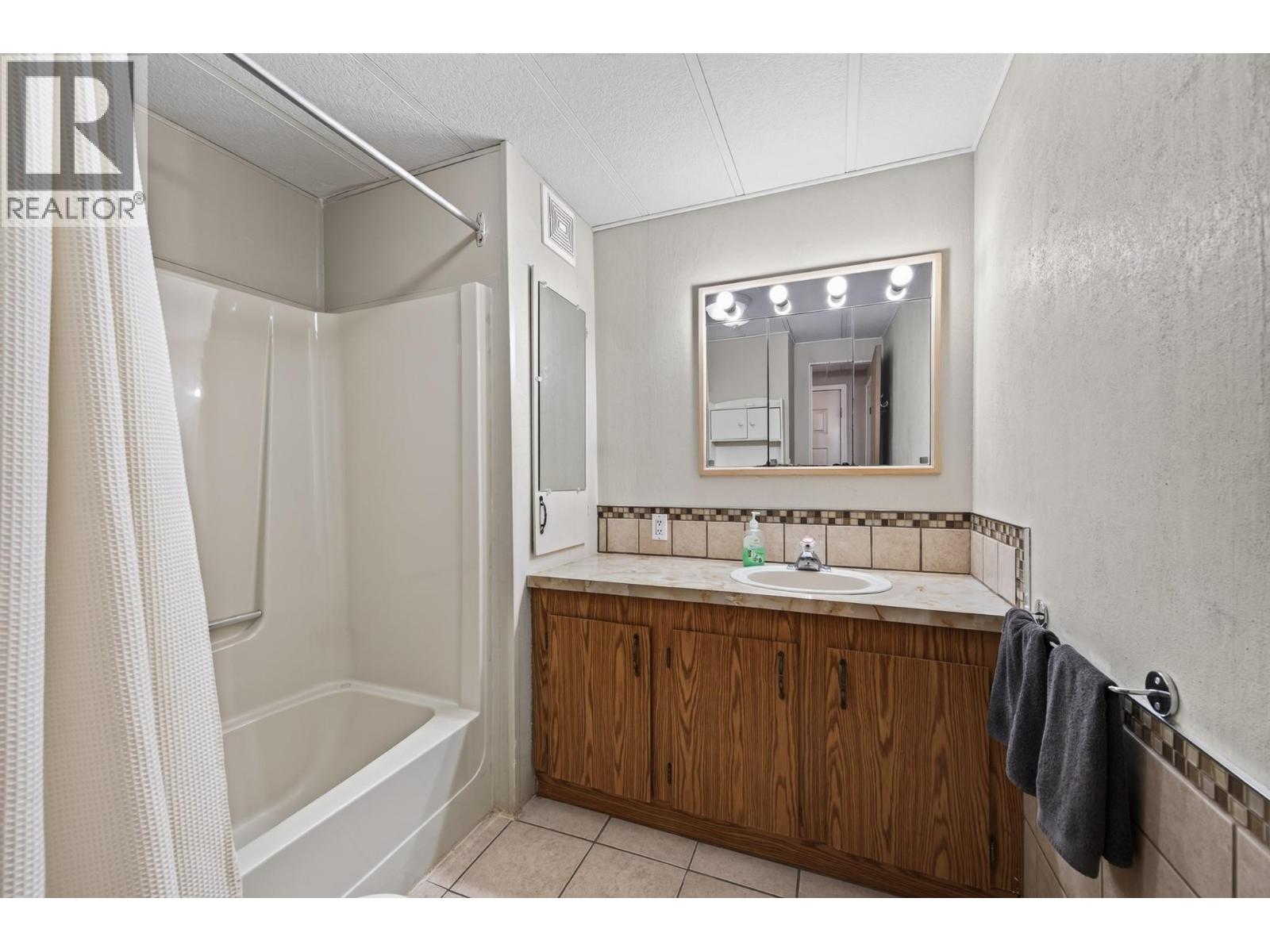 5280 69 Avenue Ne, Salmon Arm, British Columbia  V0E 1K0 - Photo 17 - 10396156