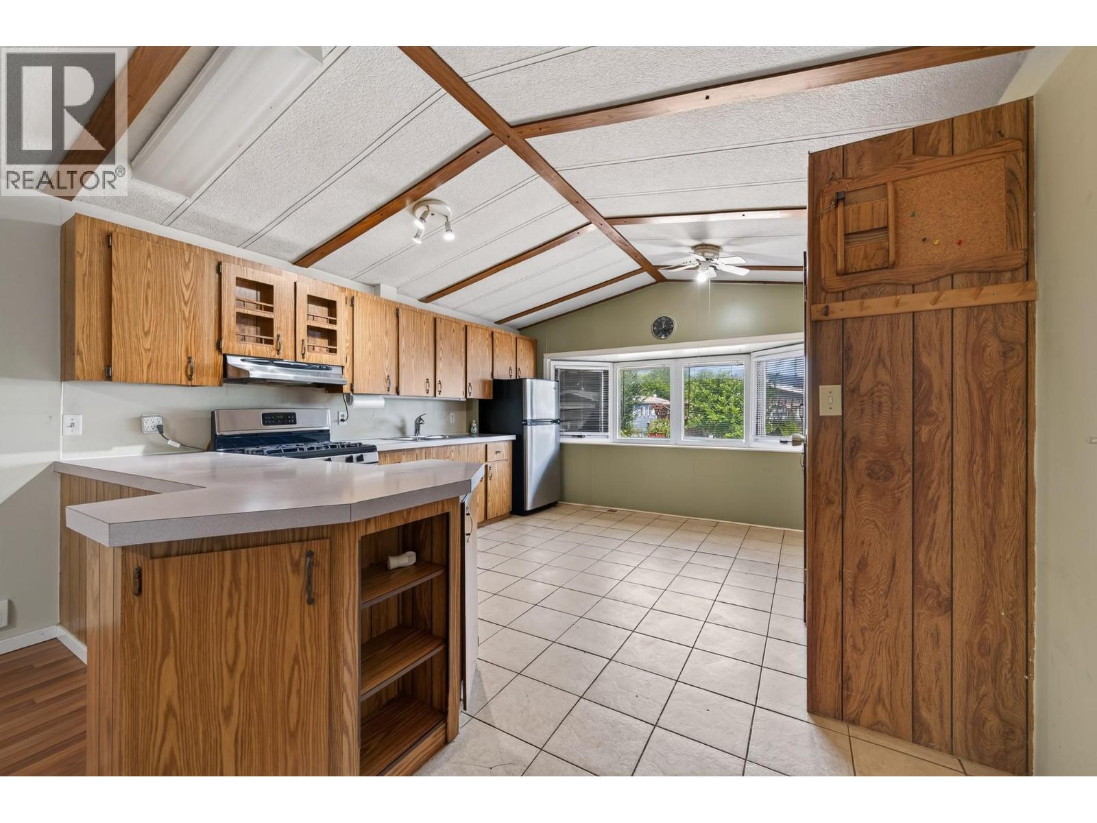 5280 69 Avenue Ne, Salmon Arm, British Columbia  V0E 1K0 - Photo 4 - 10396156
