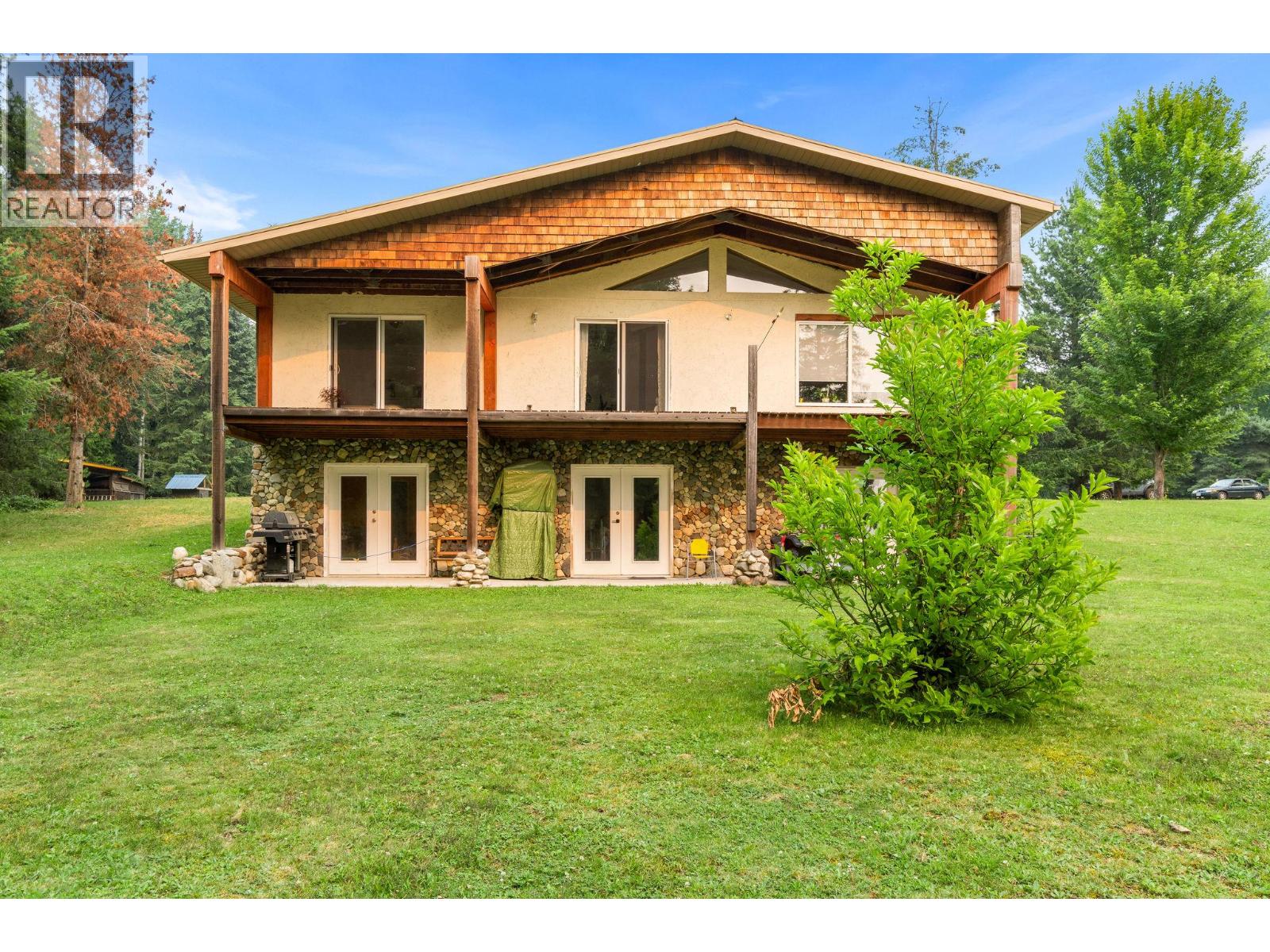 118 Baker Road, Burton, British Columbia  V0G 1R0 - Photo 1 - 10396418