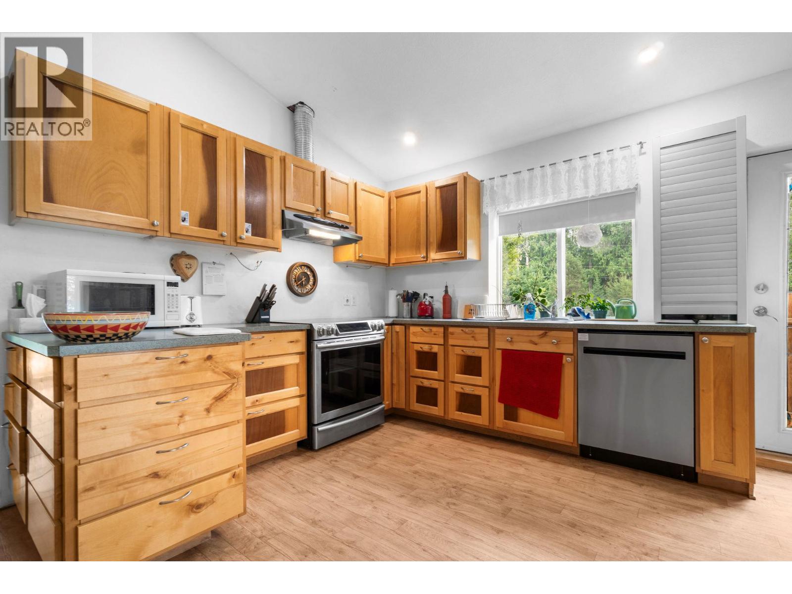 118 Baker Road, Burton, British Columbia  V0G 1R0 - Photo 11 - 10396418