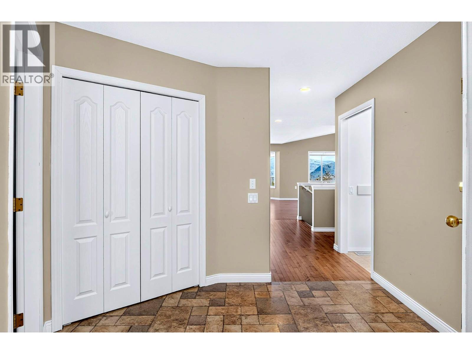 1575 Springhill Drive Unit# 31, Kamloops, British Columbia  V2E 2N9 - Photo 4 - 10396505