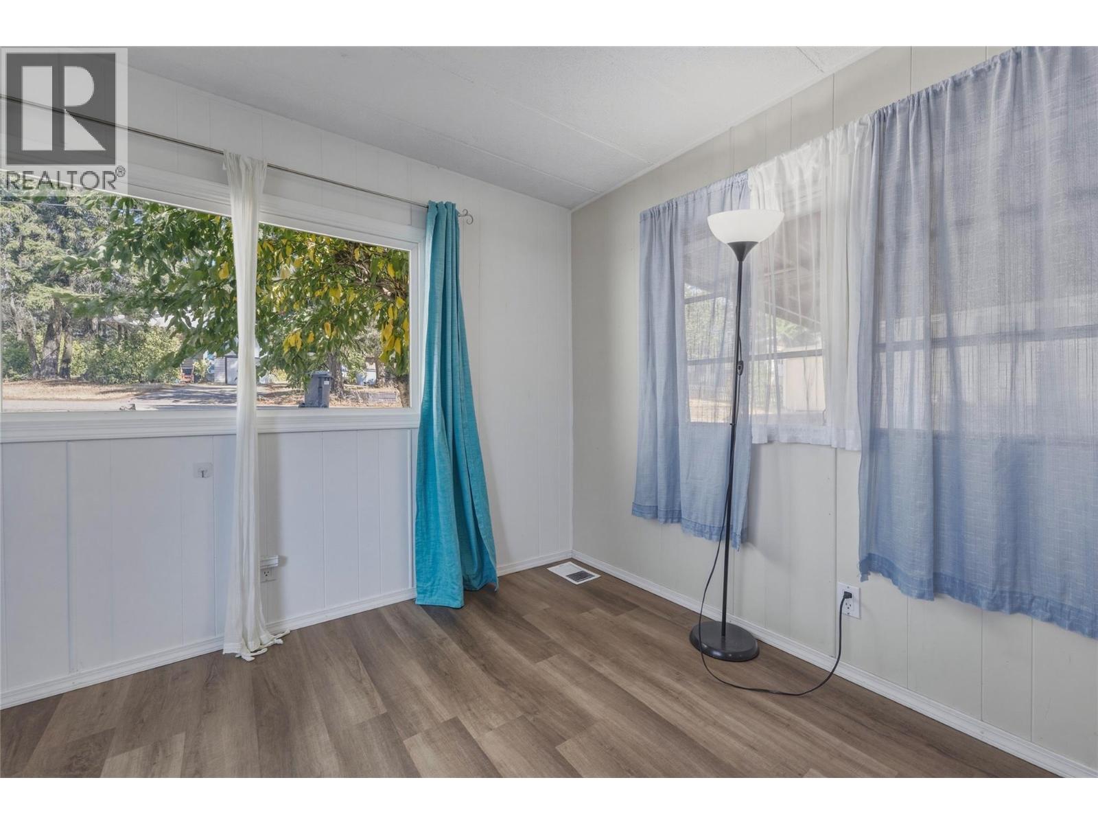 4137 Spallumcheen Drive Unit# 16, Spallumcheen, British Columbia  V4Y 0N1 - Photo 13 - 10396412