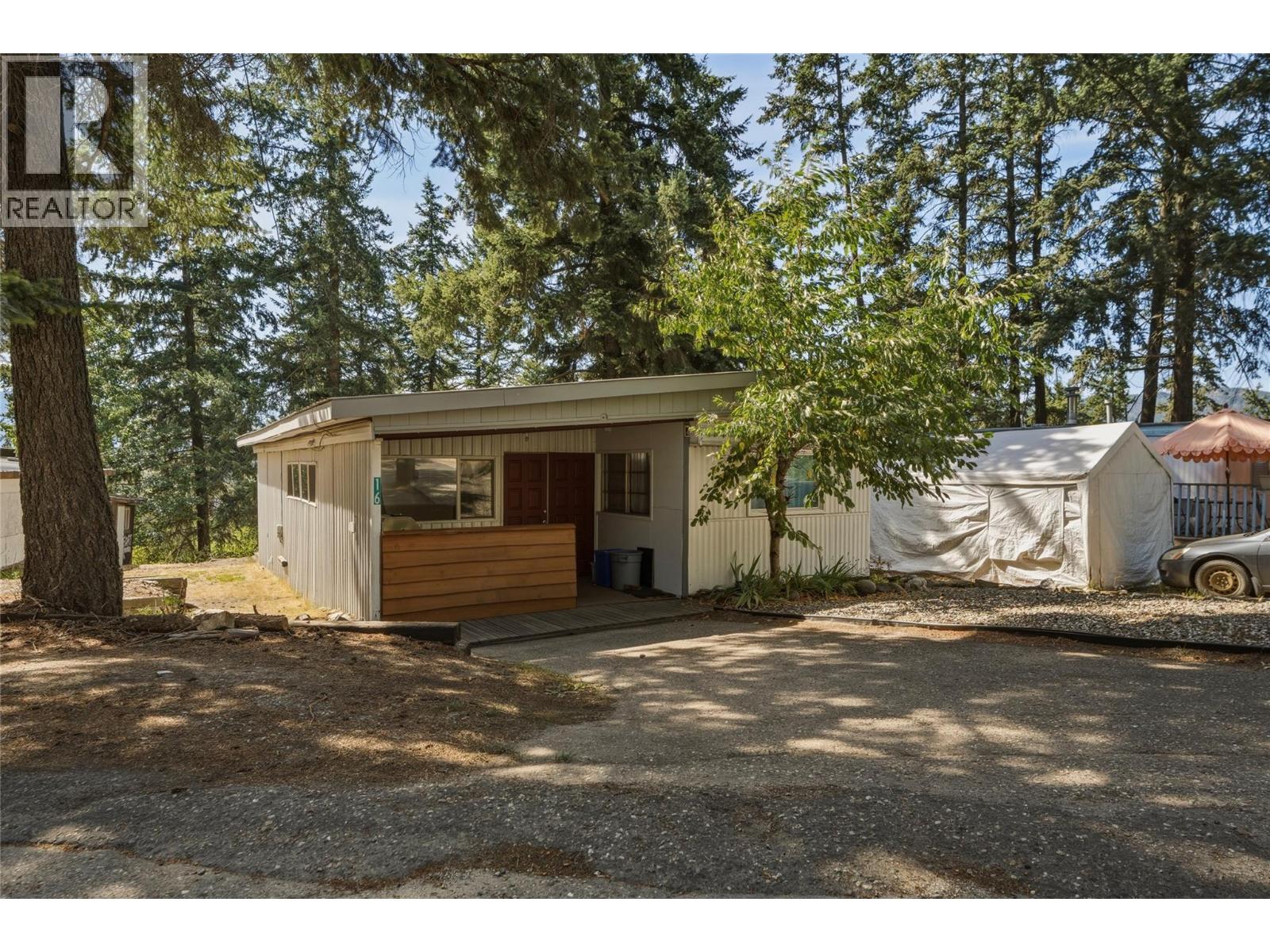 4137 Spallumcheen Drive Unit# 16, Spallumcheen, British Columbia  V4Y 0N1 - Photo 2 - 10396412