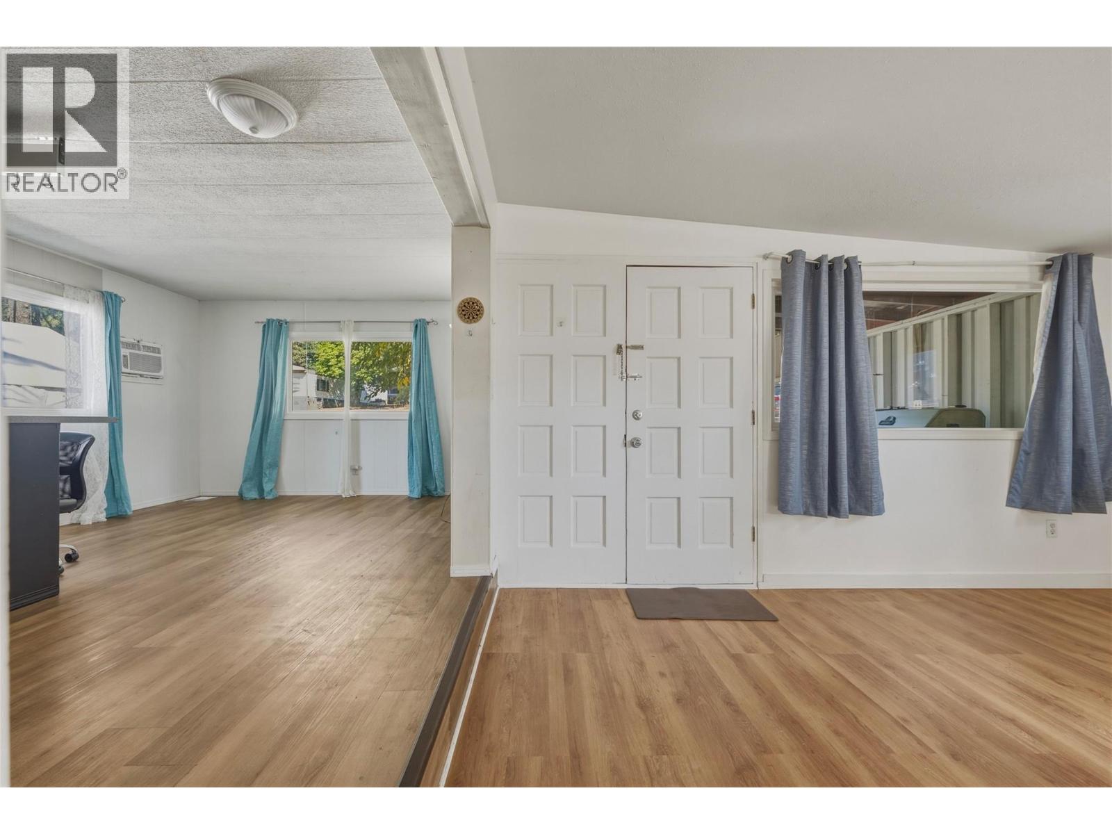 4137 Spallumcheen Drive Unit# 16, Spallumcheen, British Columbia  V4Y 0N1 - Photo 5 - 10396412