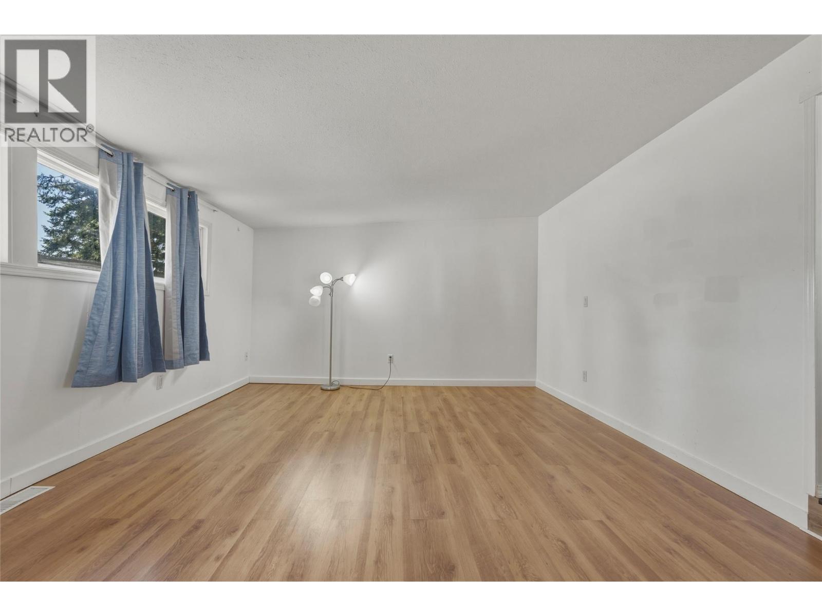 4137 Spallumcheen Drive Unit# 16, Spallumcheen, British Columbia  V4Y 0N1 - Photo 6 - 10396412