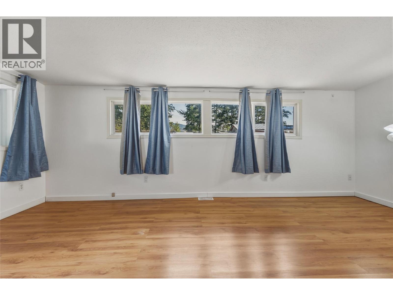 4137 Spallumcheen Drive Unit# 16, Spallumcheen, British Columbia  V4Y 0N1 - Photo 7 - 10396412