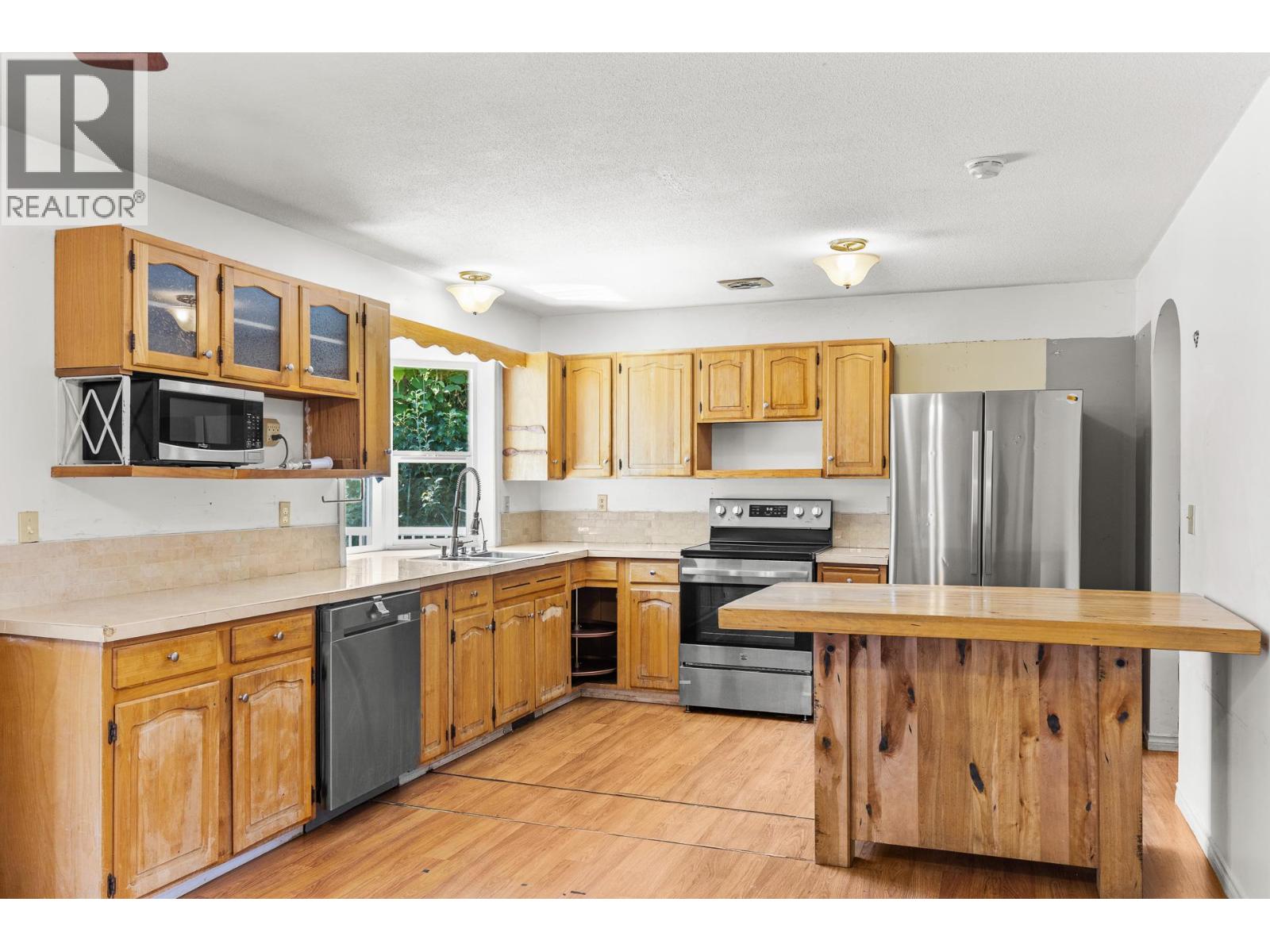 925 Sutherland Avenue, Kelowna, British Columbia  V1Y 5X6 - Photo 8 - 10396359