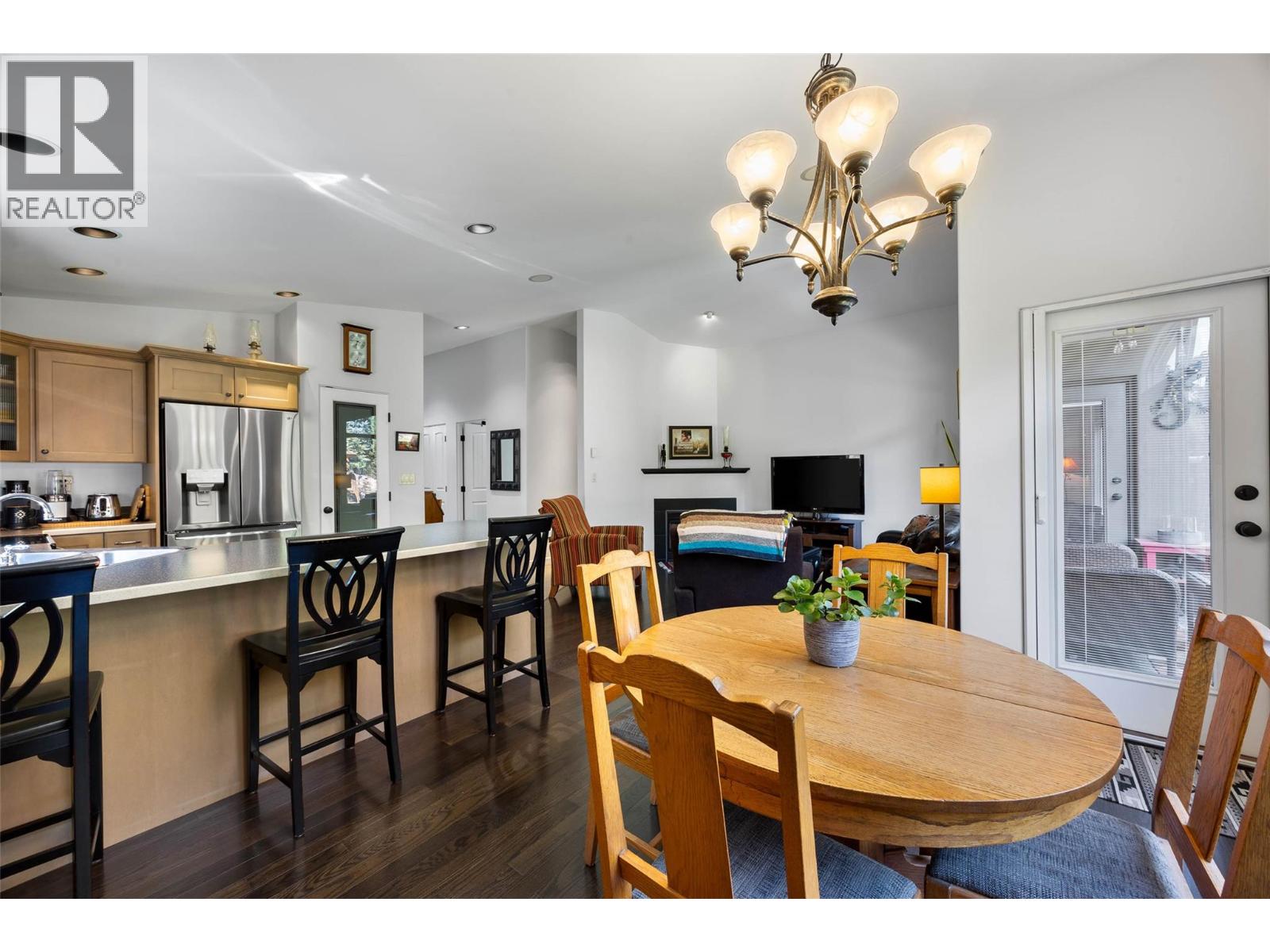 757 Rosewood Crescent, Kamloops, British Columbia  V2H 1S3 - Photo 3 - 10396458