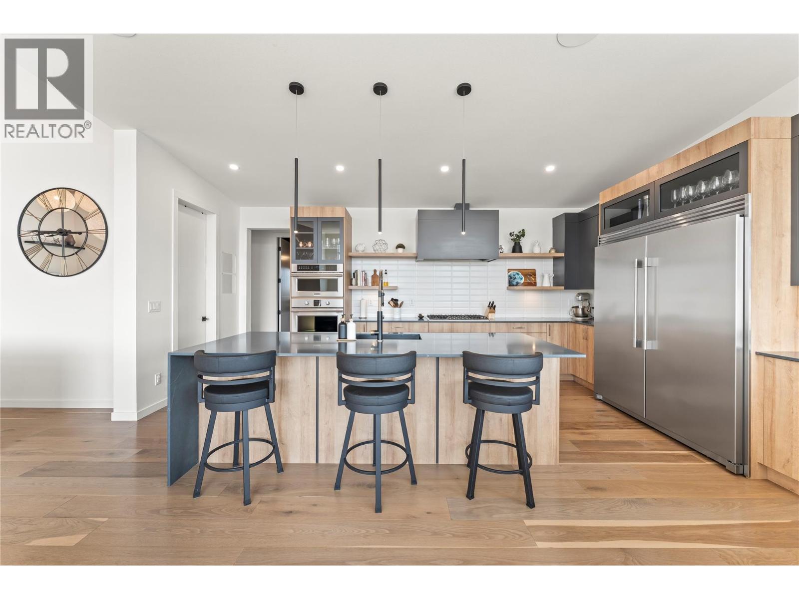 9815 Beacon Hill Crescent, Lake Country, British Columbia  V4V 0A5 - Photo 3 - 10395923