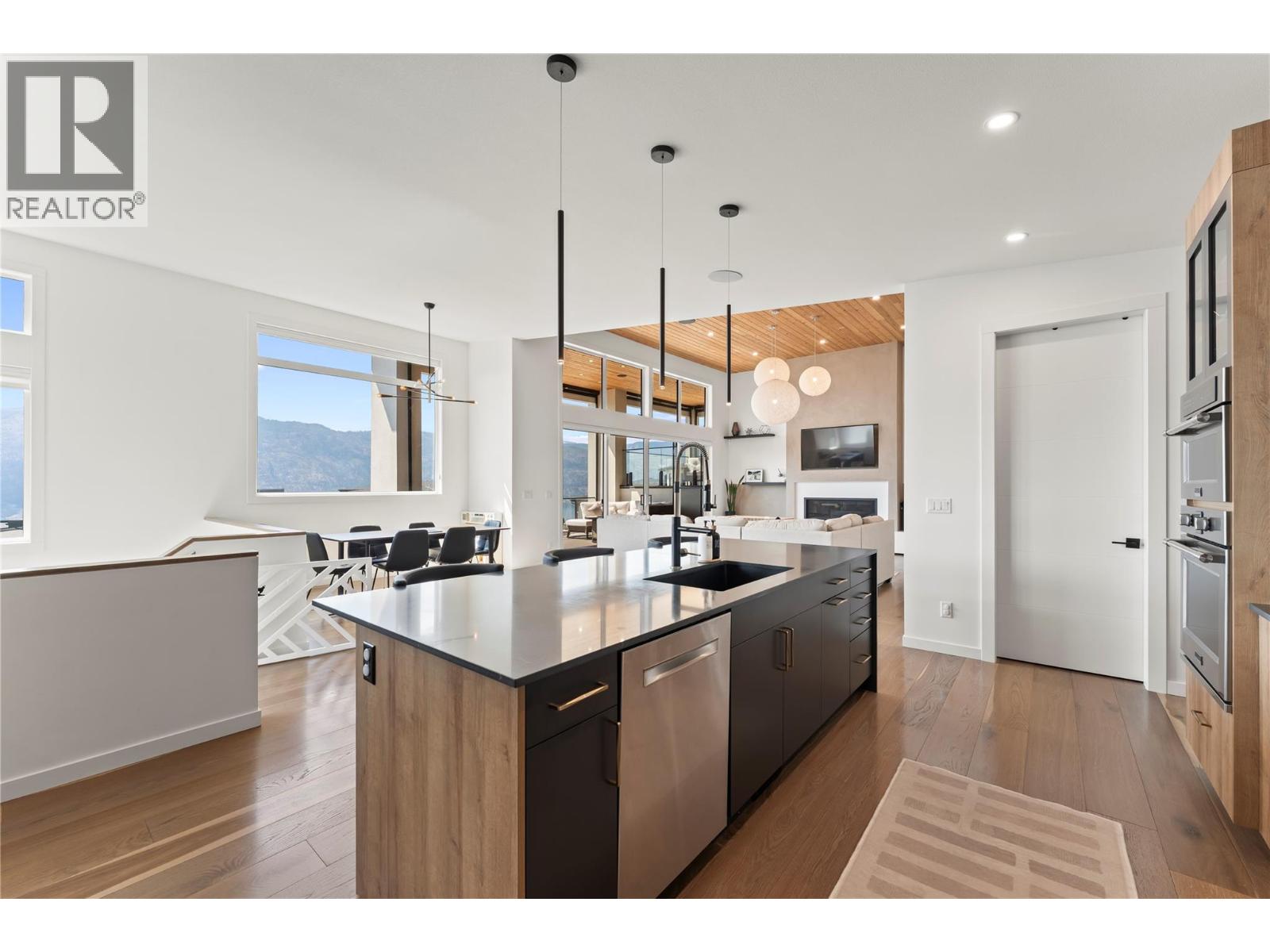 9815 Beacon Hill Crescent, Lake Country, British Columbia  V4V 0A5 - Photo 5 - 10395923
