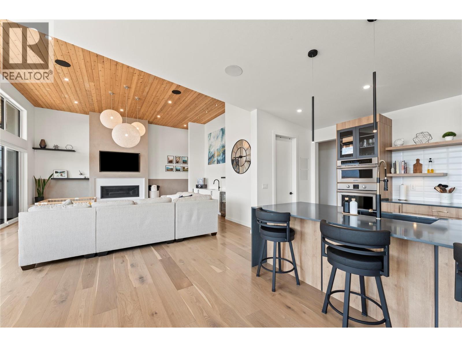 9815 Beacon Hill Crescent, Lake Country, British Columbia  V4V 0A5 - Photo 7 - 10395923