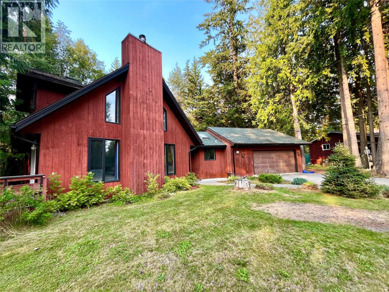 225 6th Street, Nakusp, British Columbia  V0G 1R0 - Photo 1 - 10396538