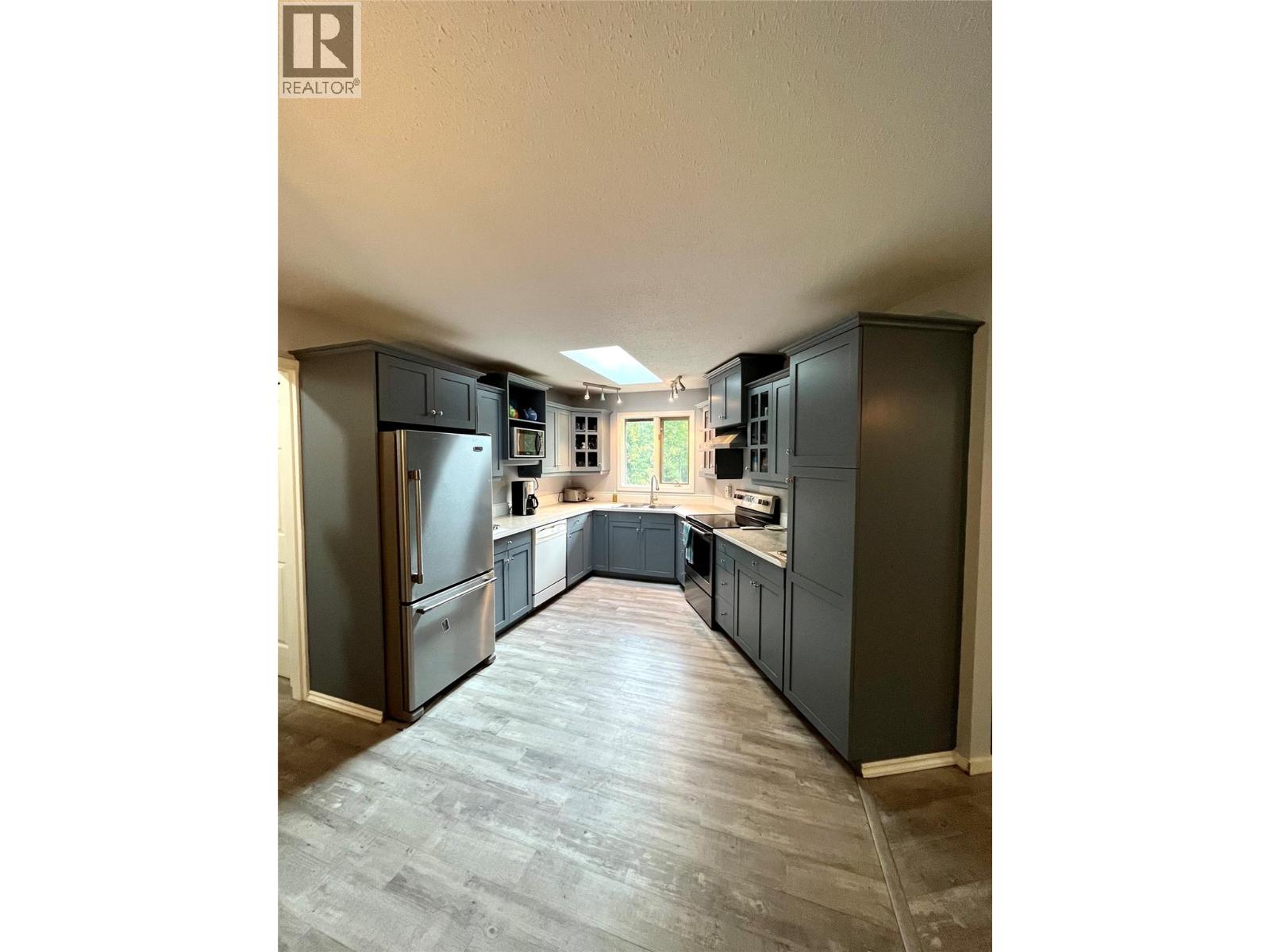 225 6th Street, Nakusp, British Columbia  V0G 1R0 - Photo 12 - 10396538
