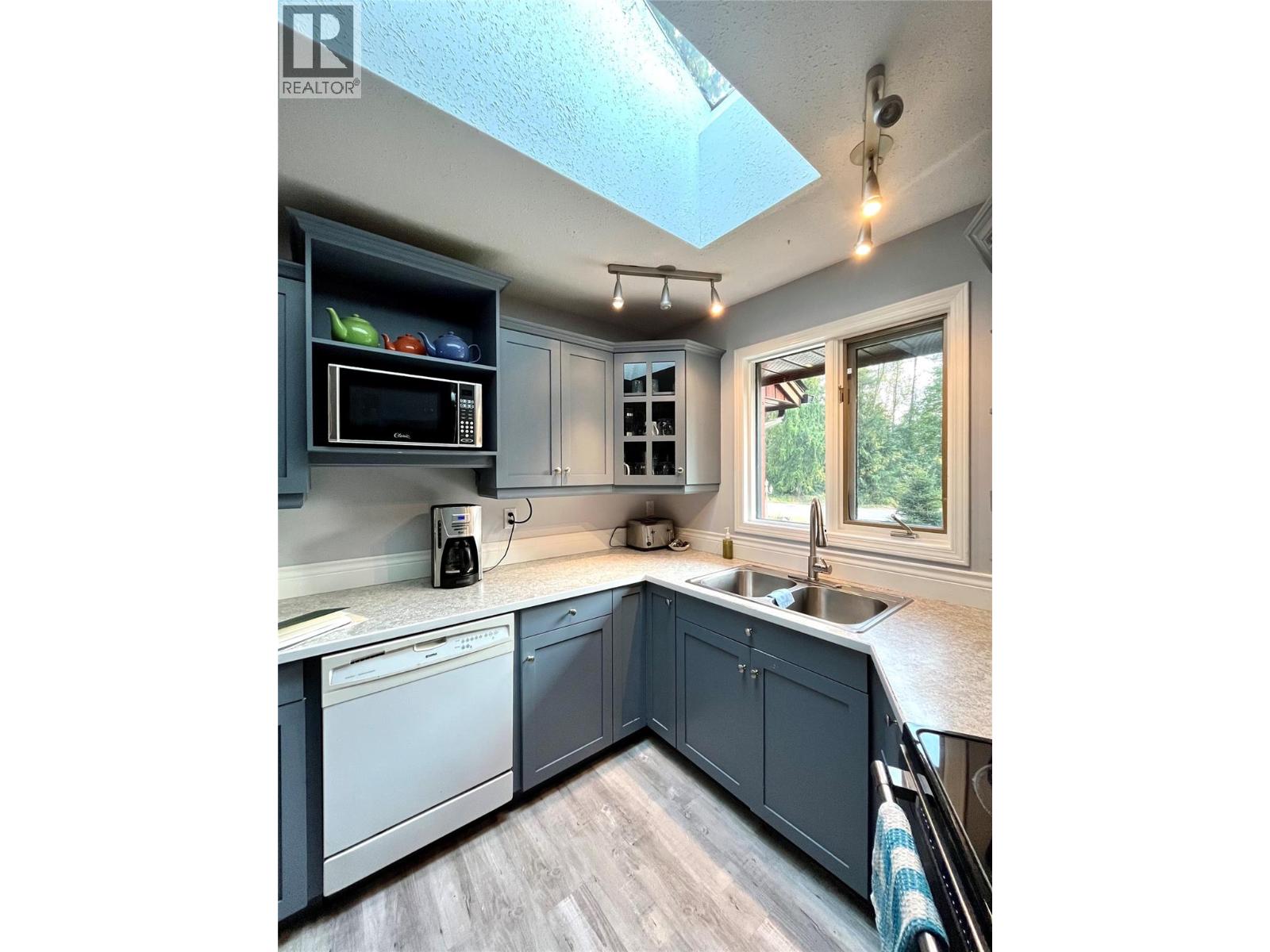 225 6th Street, Nakusp, British Columbia  V0G 1R0 - Photo 14 - 10396538