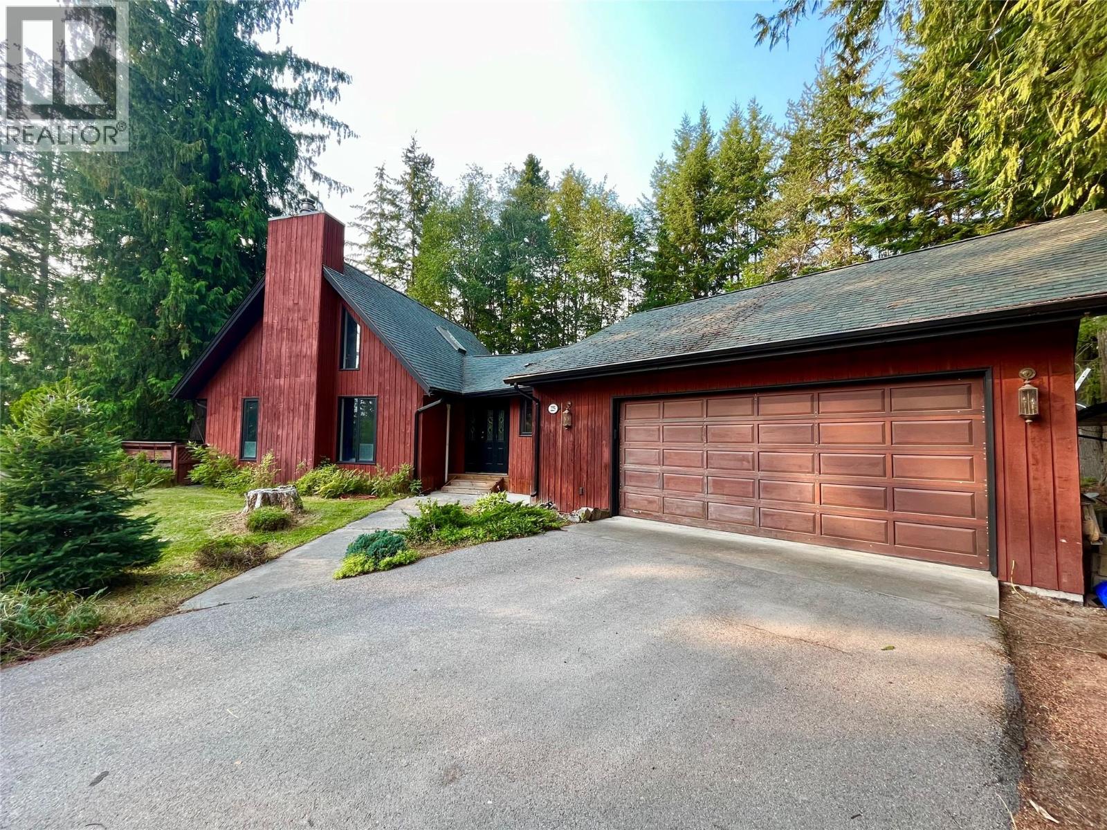225 6th Street, Nakusp, British Columbia  V0G 1R0 - Photo 2 - 10396538