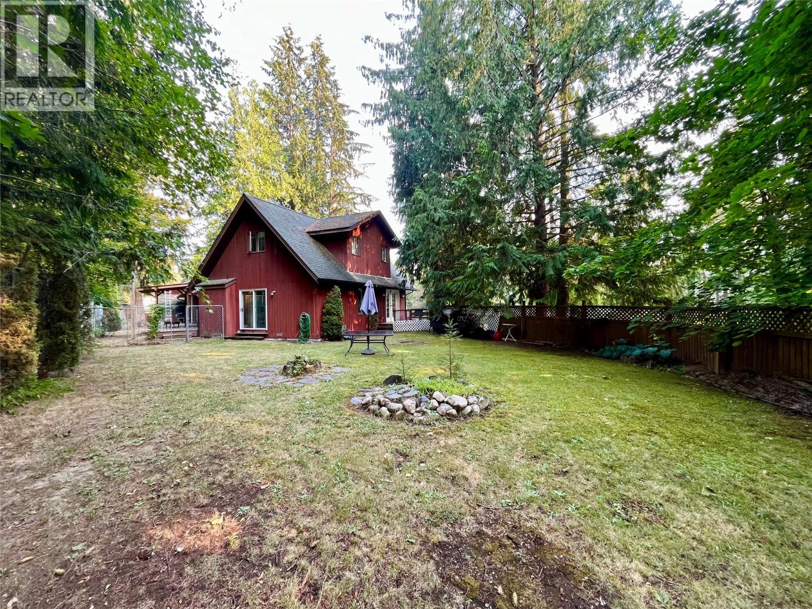 225 6th Street, Nakusp, British Columbia  V0G 1R0 - Photo 3 - 10396538