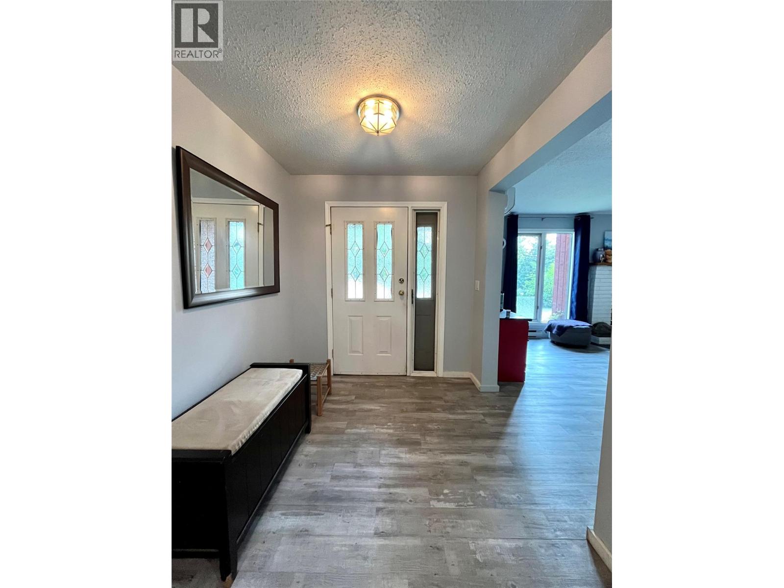 225 6th Street, Nakusp, British Columbia  V0G 1R0 - Photo 6 - 10396538