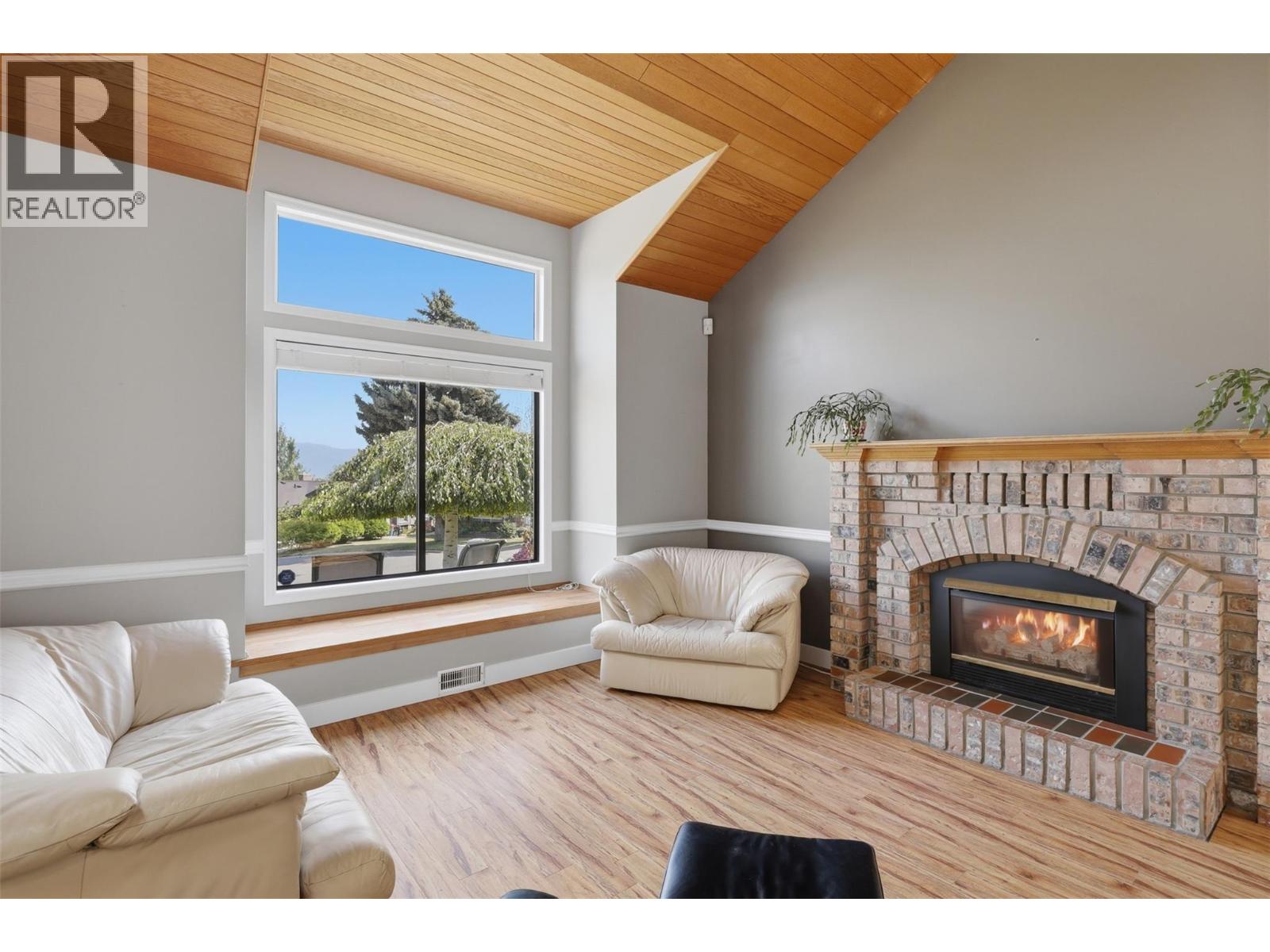 862 Greybriar Court, Kamloops, British Columbia  V1S 1K5 - Photo 6 - 10396561