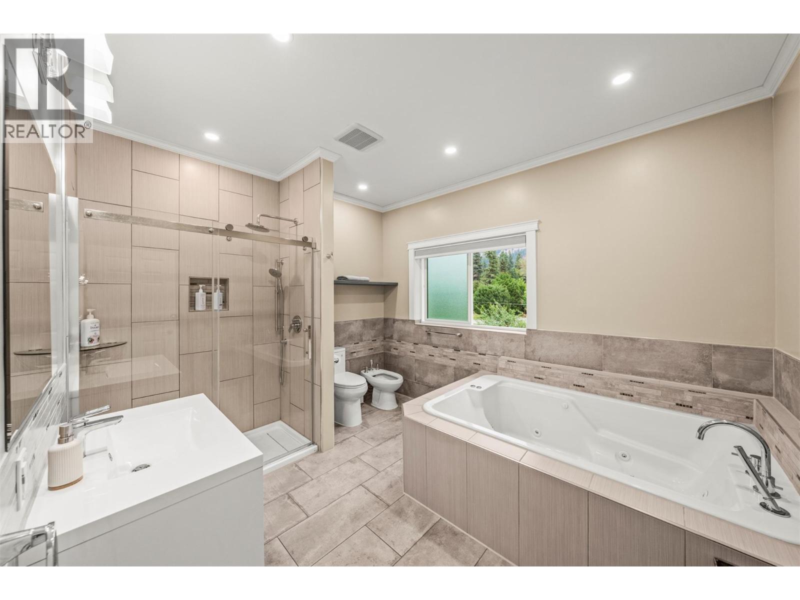 5936 Highway 6, Coldstream, British Columbia  V1B 1C8 - Photo 20 - 10396557