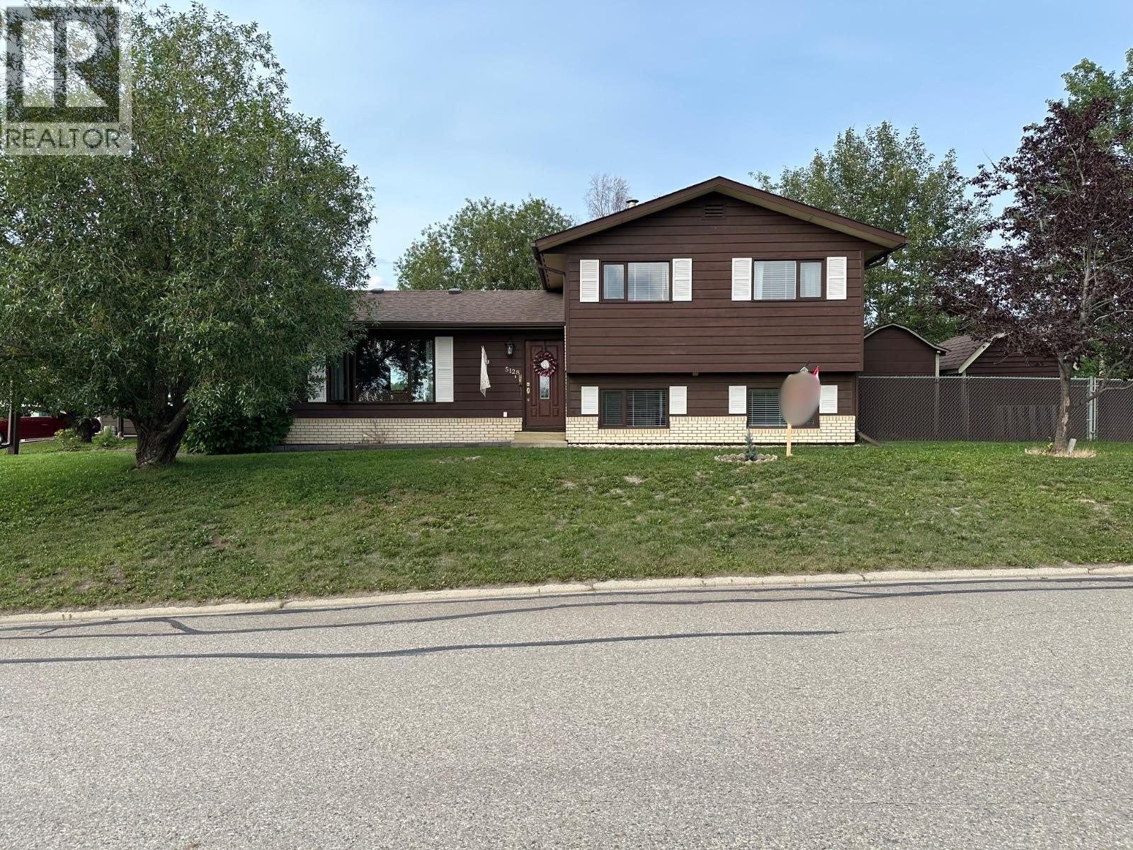 5128 44 Place Ne, Chetwynd, British Columbia  V0C 1J0 - Photo 1 - 10396519