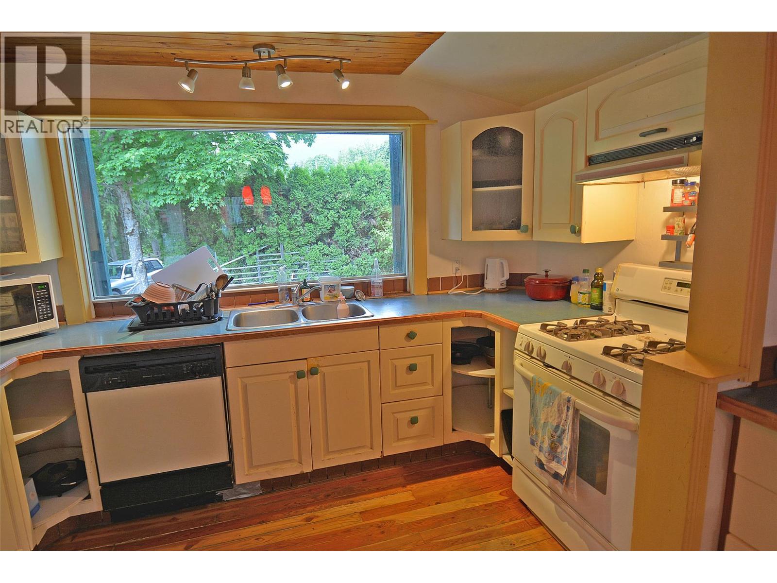2022 Creek Street, Nelson, British Columbia  V1L 1M7 - Photo 19 - 10396321