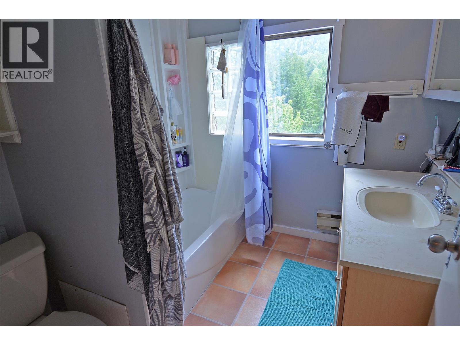 2022 Creek Street, Nelson, British Columbia  V1L 1M7 - Photo 31 - 10396321